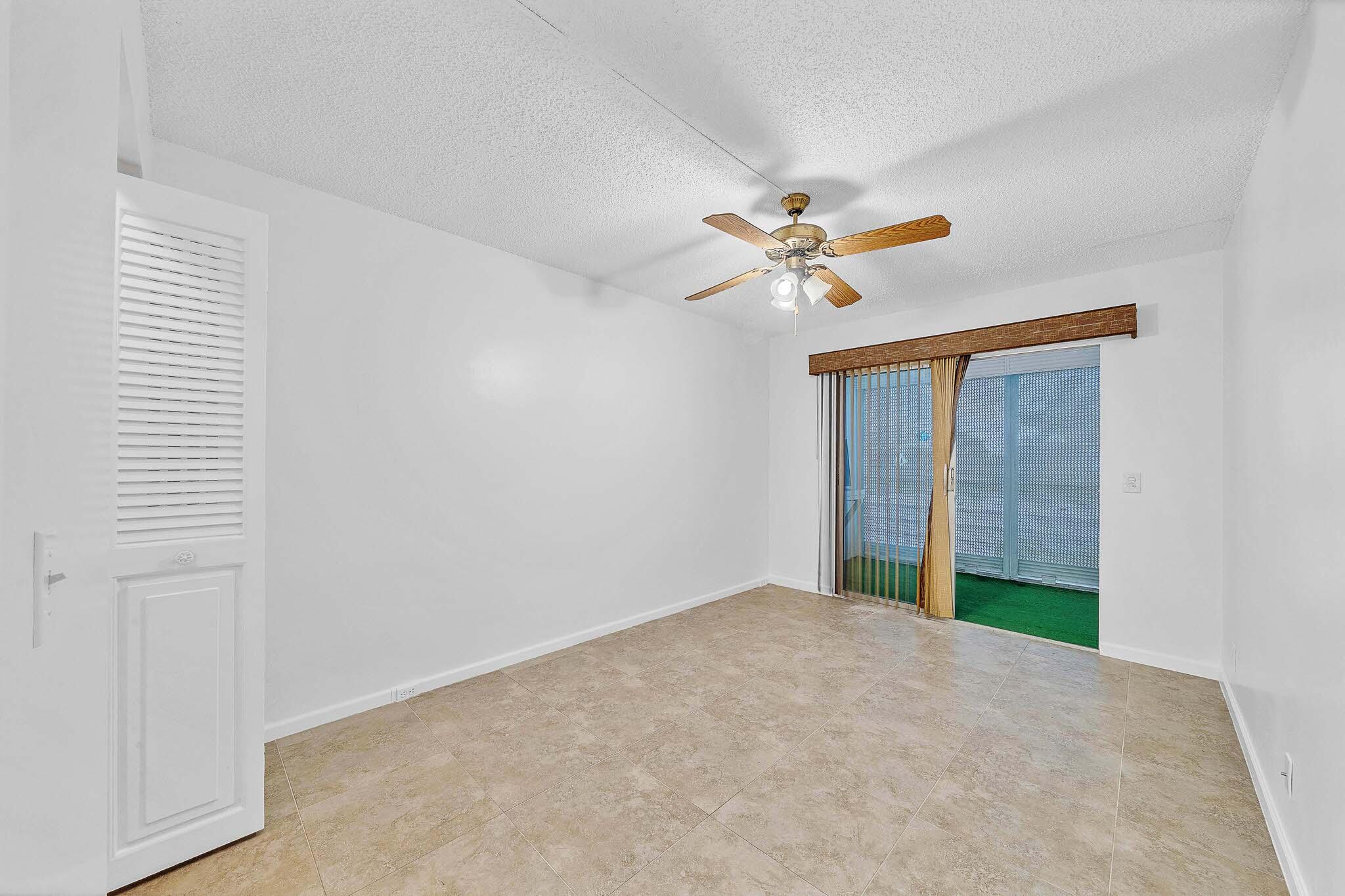 2049 Hythe C Property Photo 26