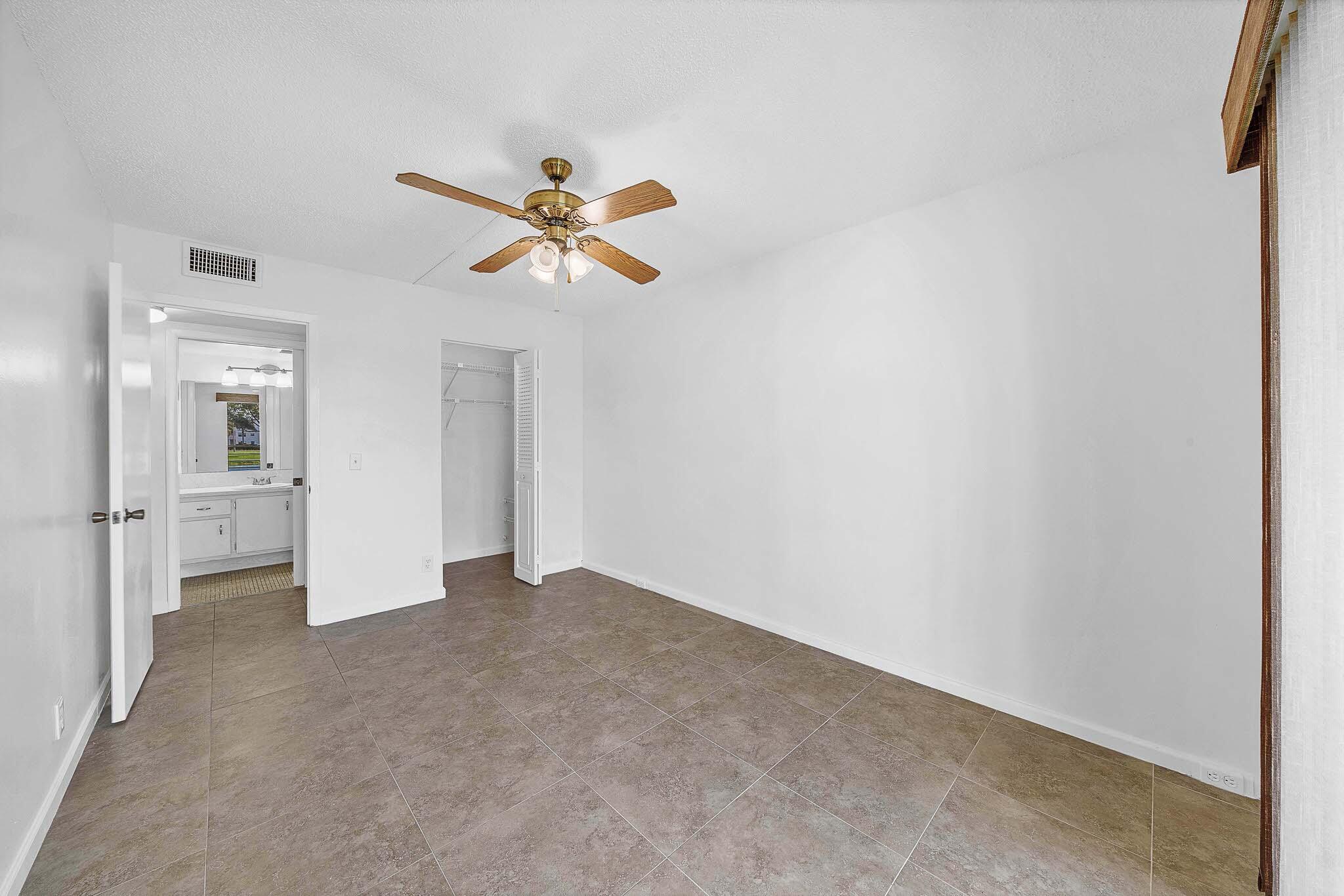 2049 Hythe C Property Photo 27
