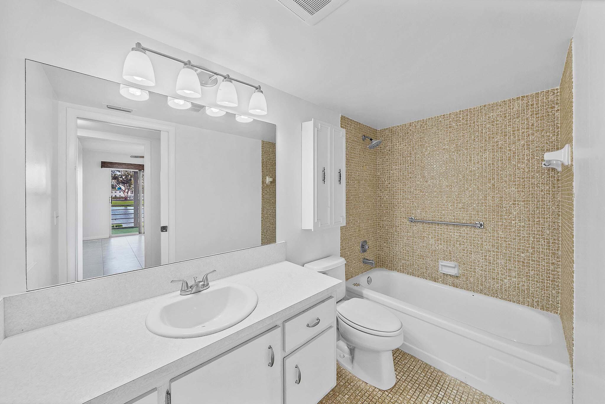 2049 Hythe C Property Photo 29