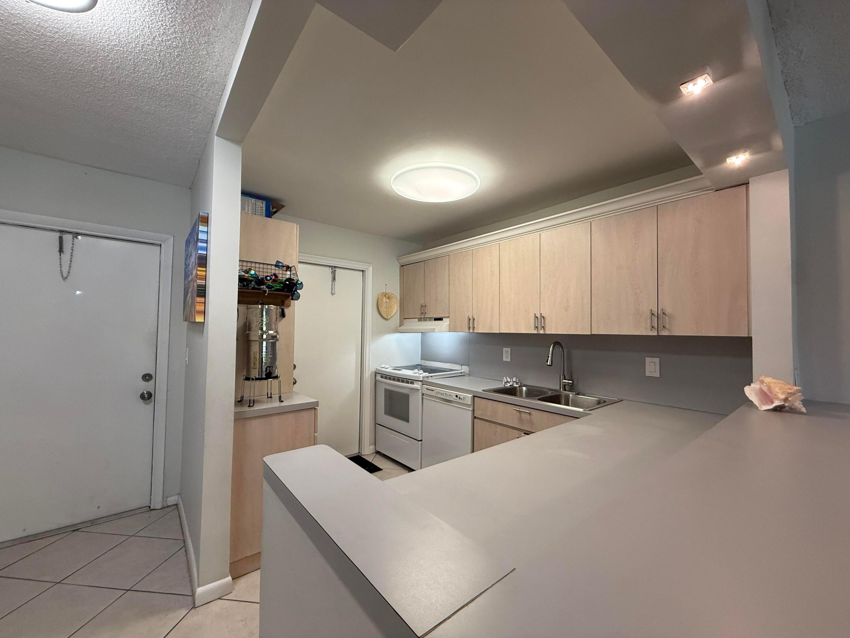 1040 Se 4th Avenue 331 Property Photo 4