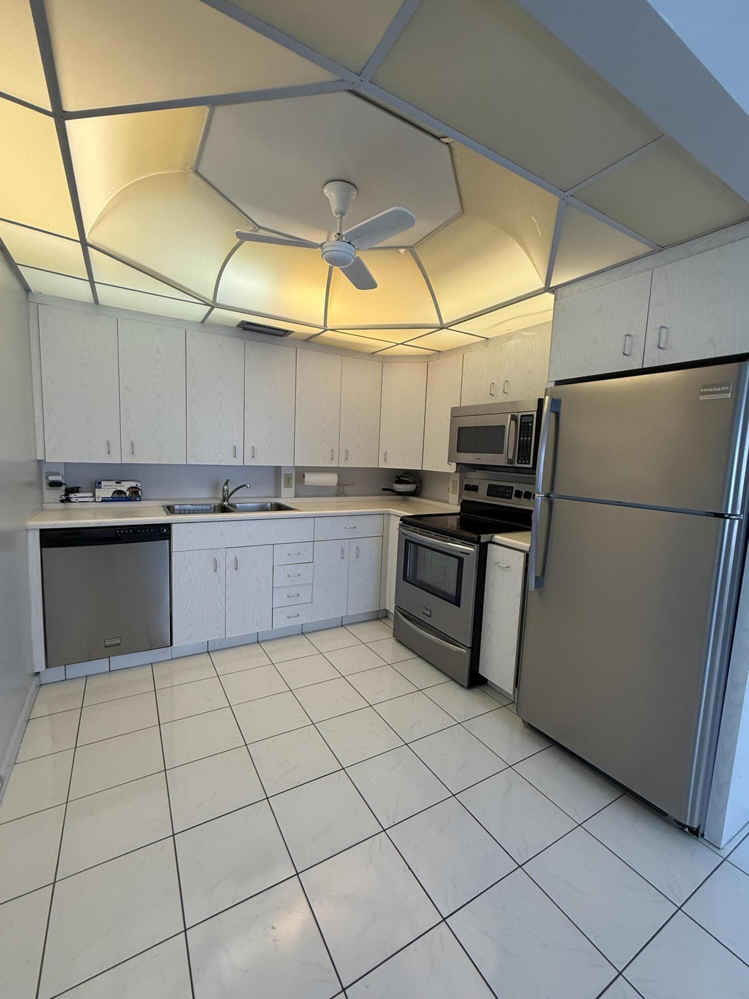 4022 Wolverton B Property Photo 3
