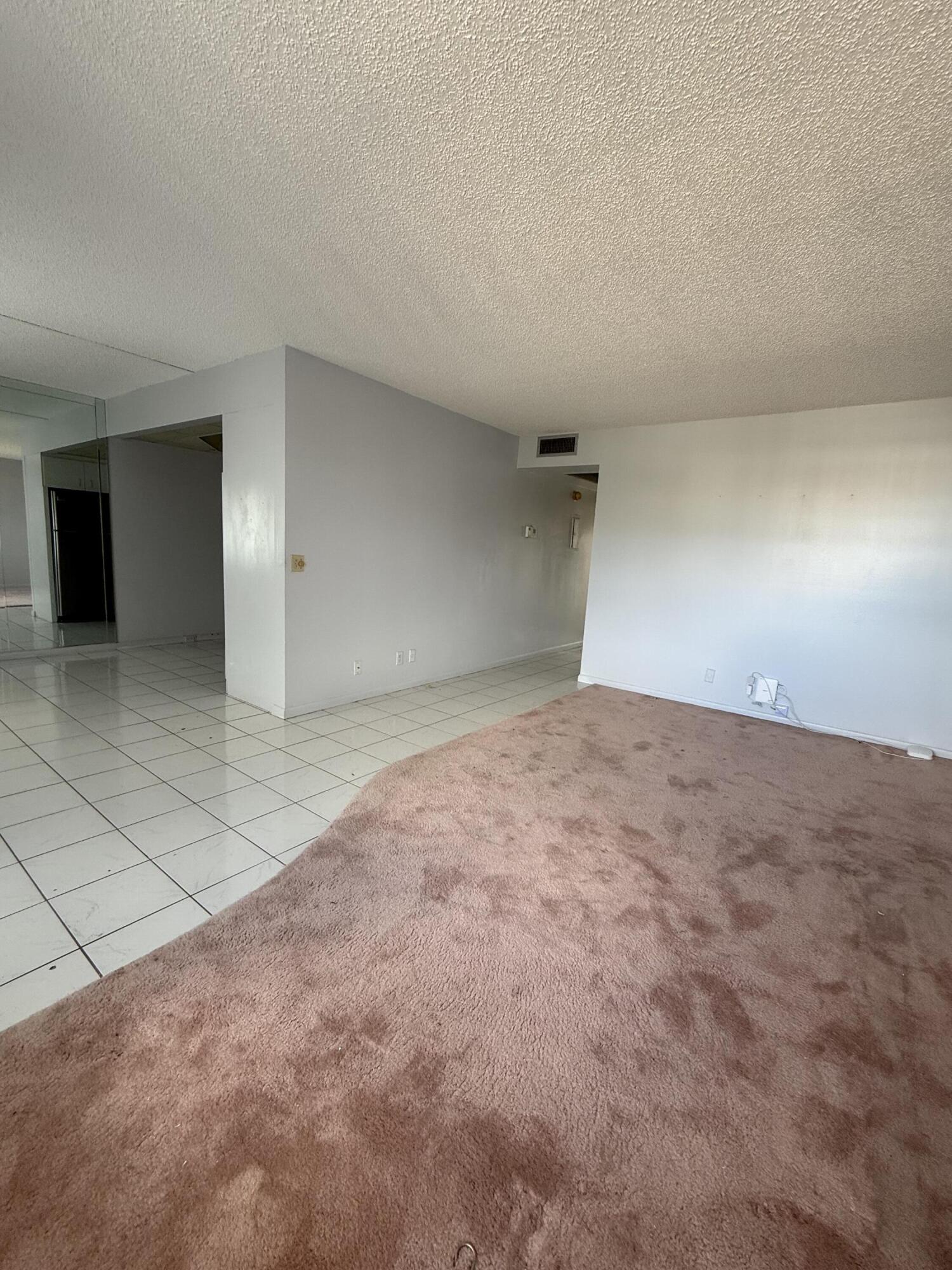 4022 Wolverton B Property Photo 4