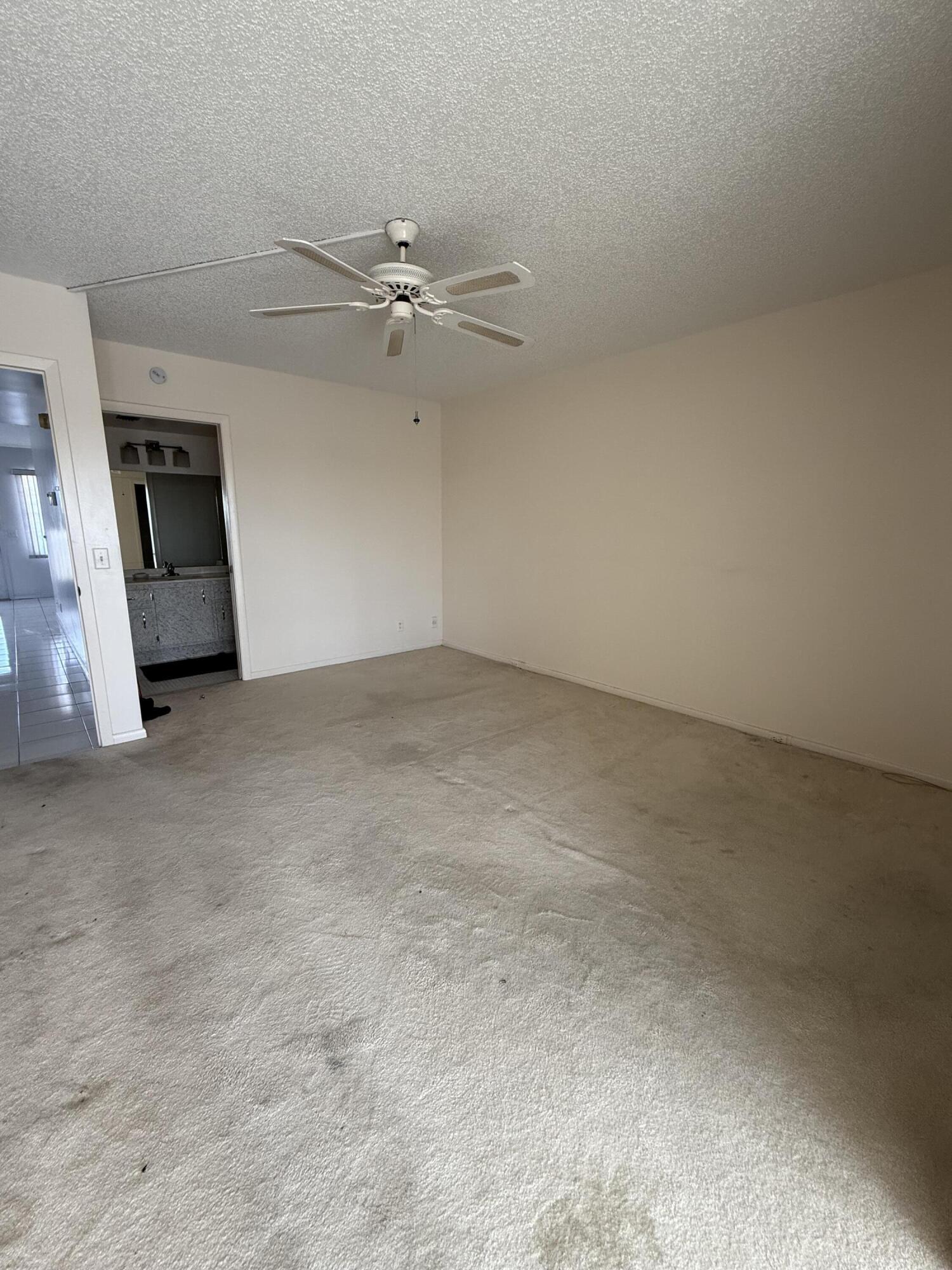 4022 Wolverton B Property Photo 8