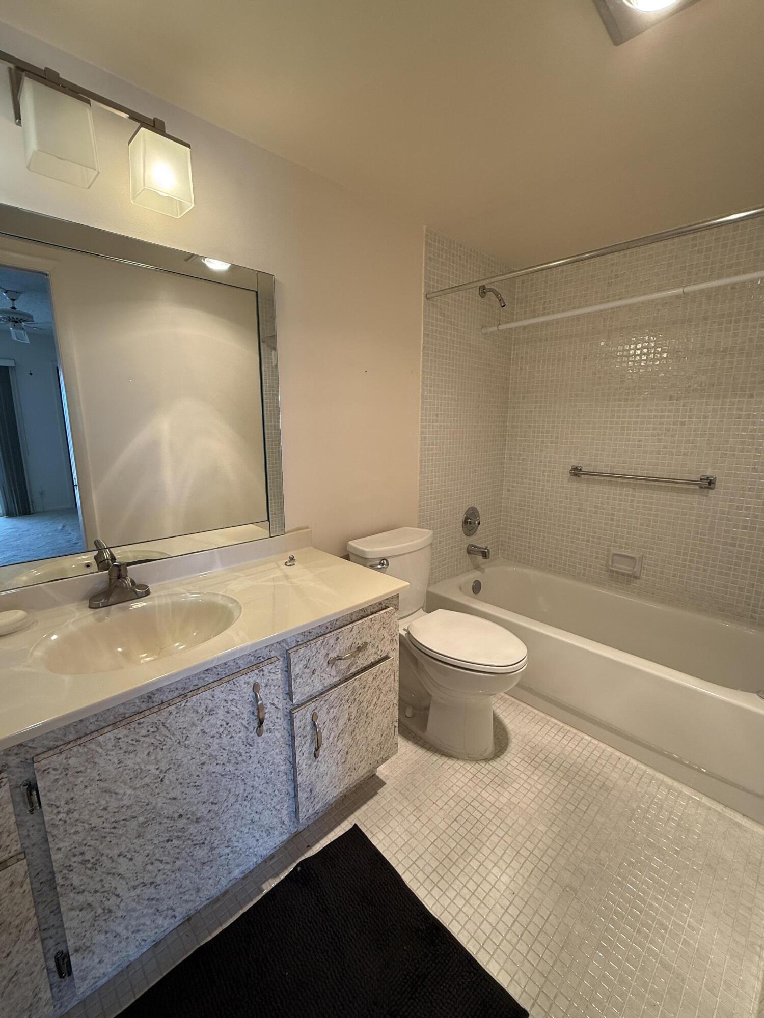 4022 Wolverton B Property Photo 9