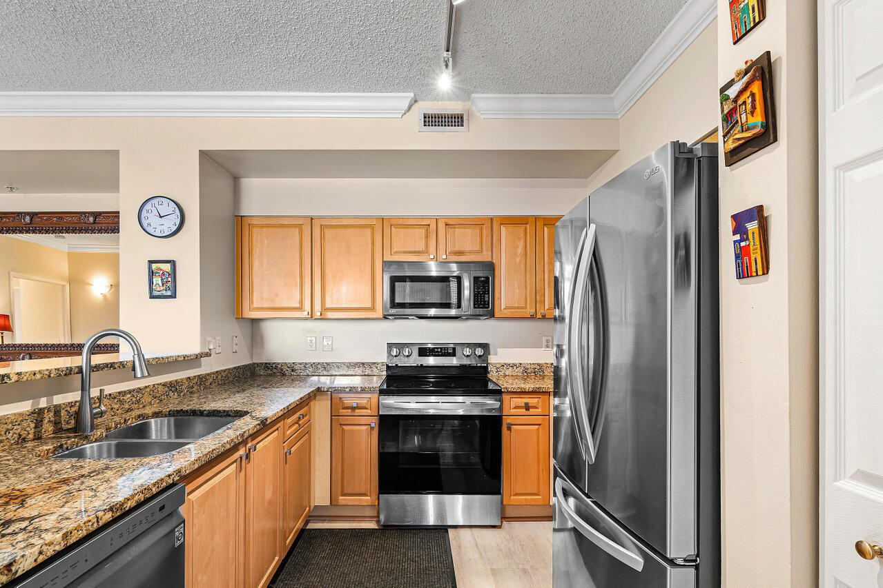 616 Clearwater Park Road 1206 Property Photo 3