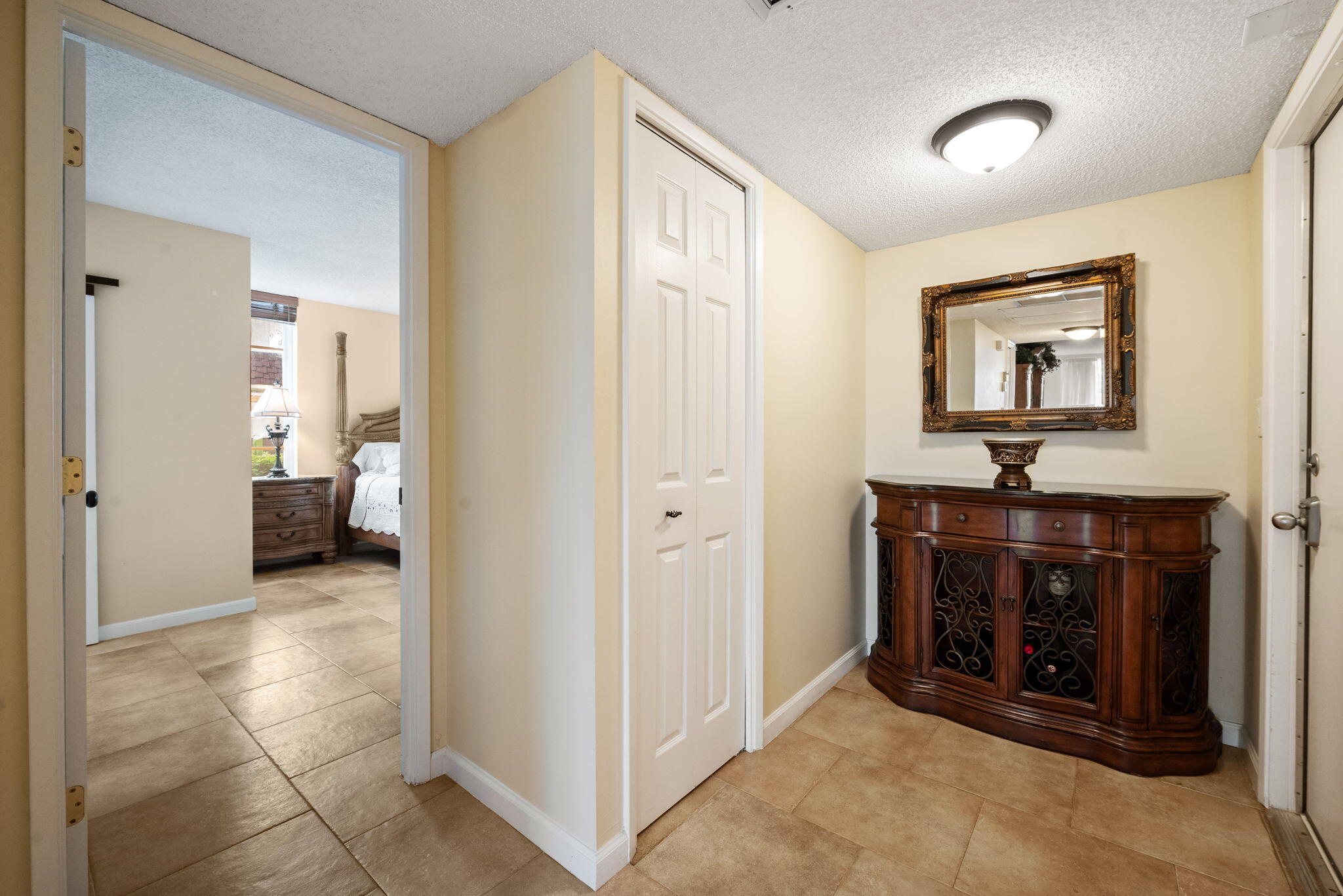 2651 S Palm Aire Drive 101 Property Photo 6