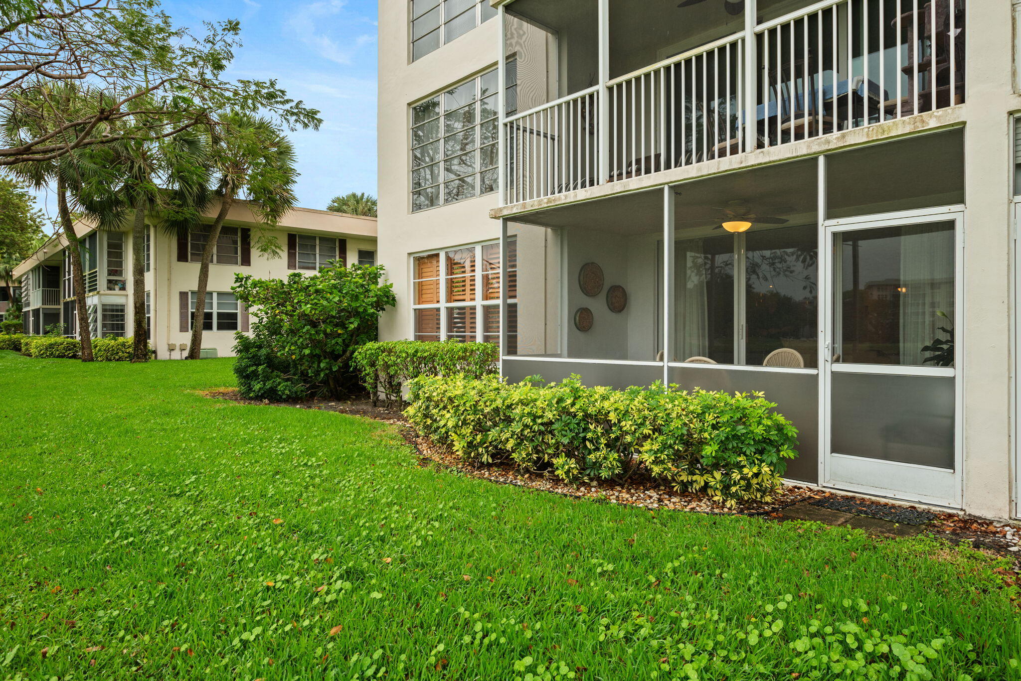 2651 S Palm Aire Drive 101 Property Photo 22