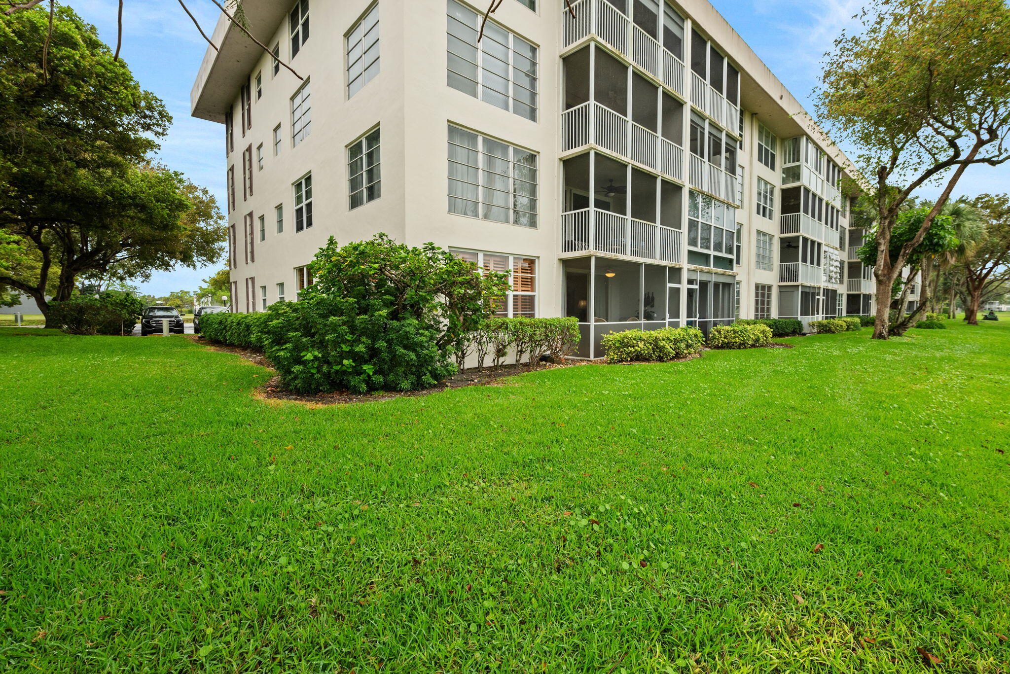 2651 S Palm Aire Drive 101 Property Photo 23