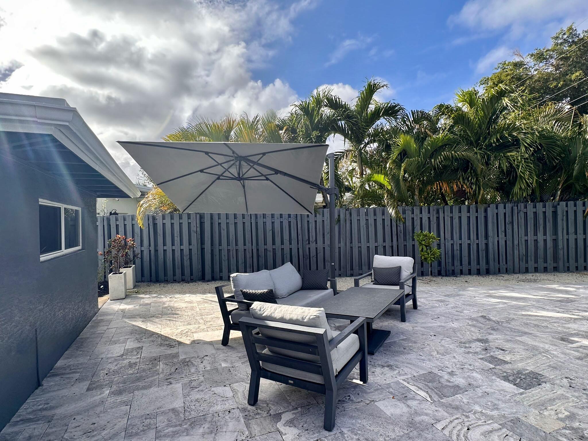 525 Ne 27th Street Property Photo 3