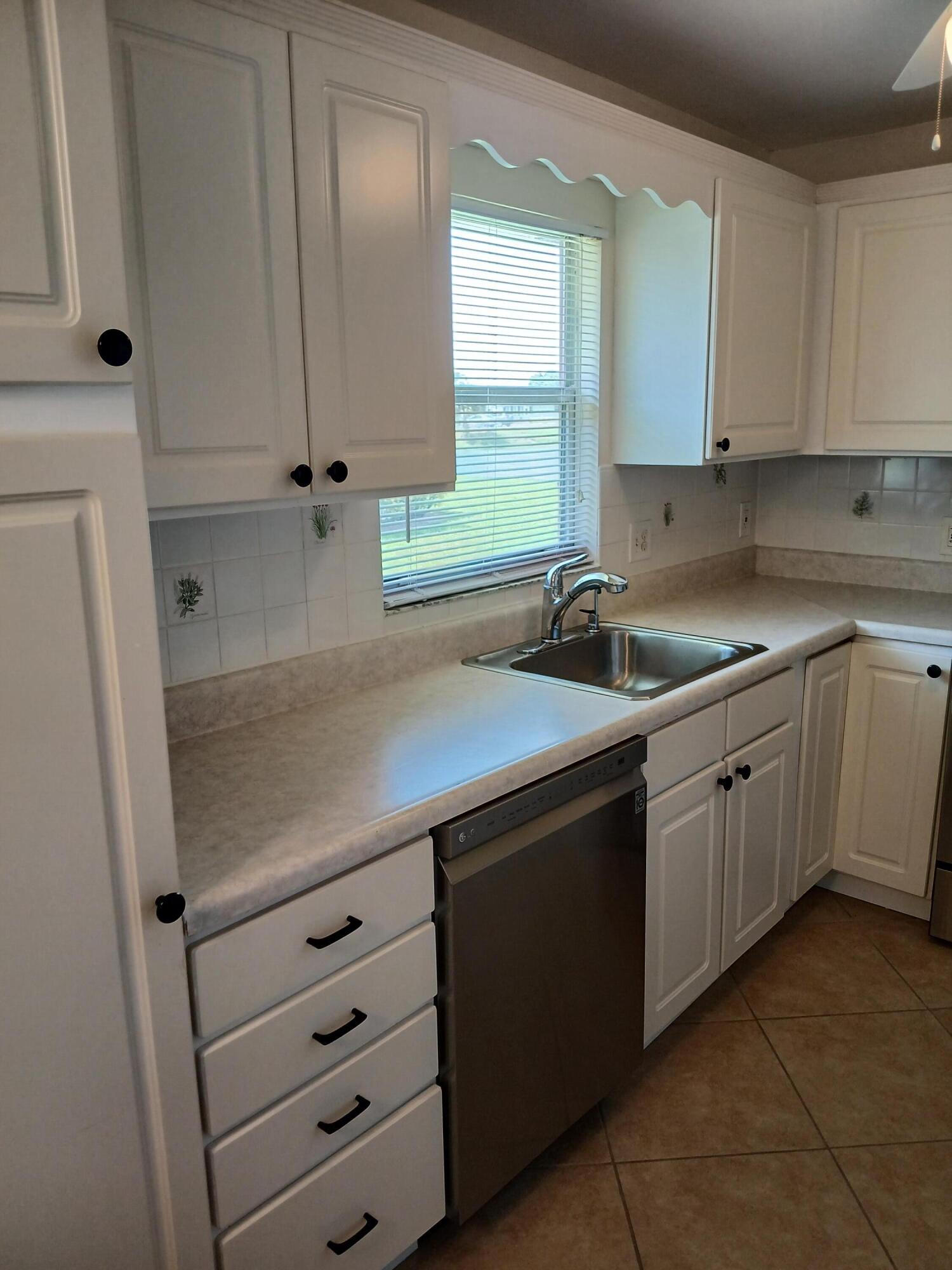 92 Seville Drive Property Photo 5