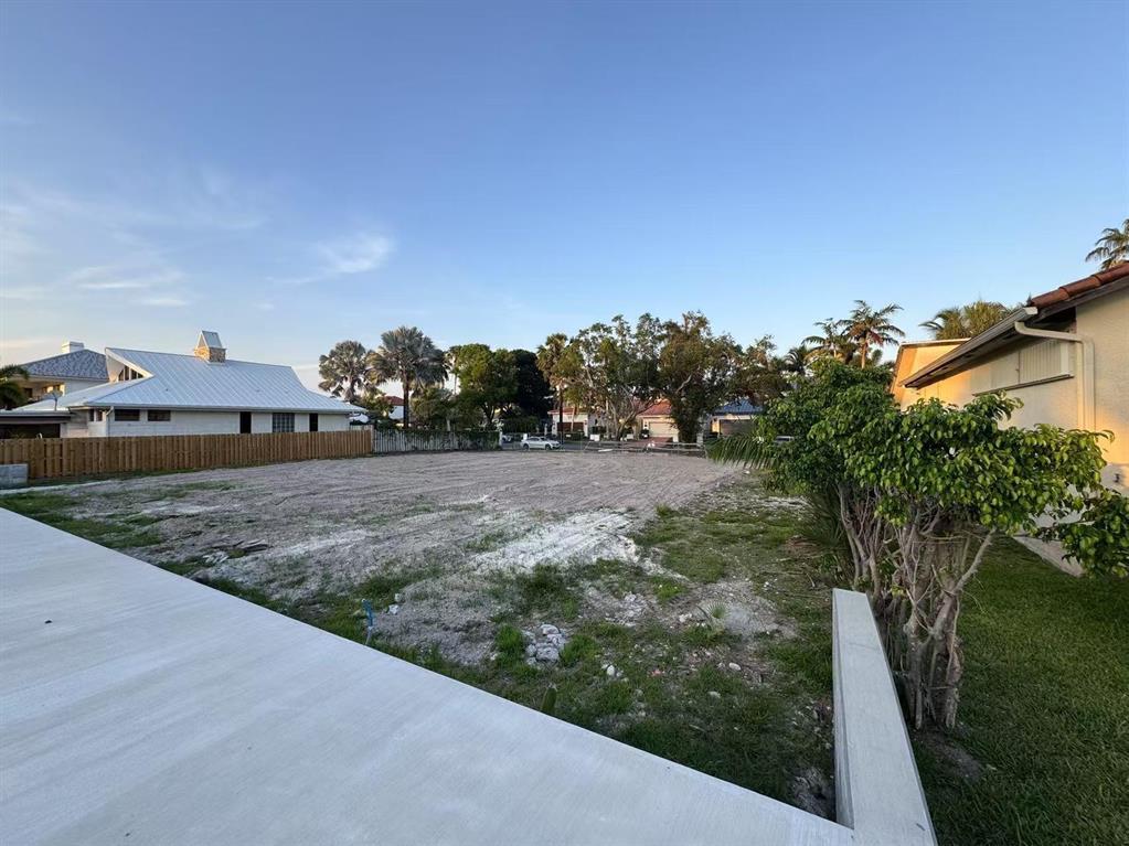 455 Bontona Avenue Property Photo 13