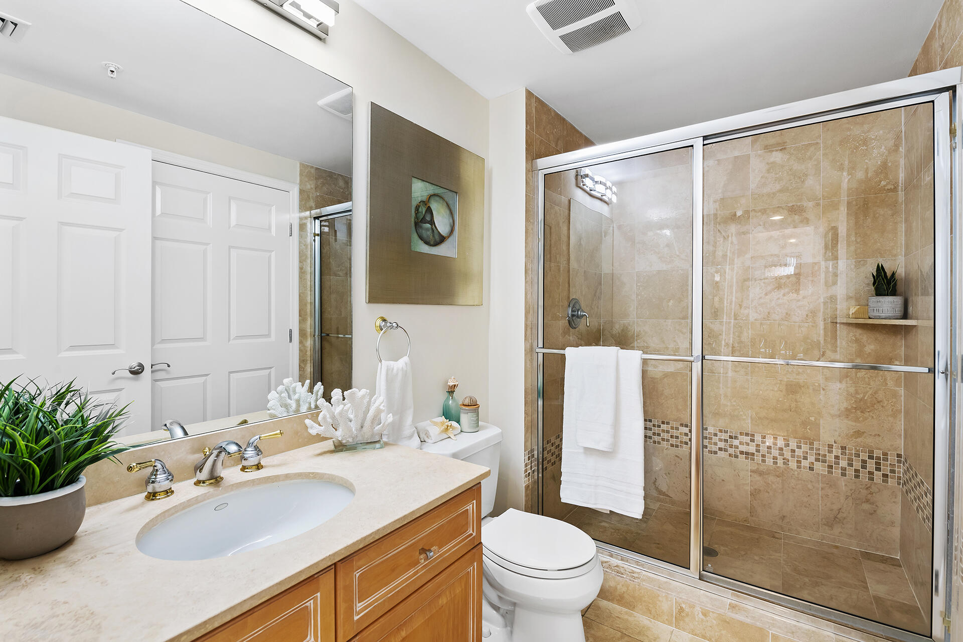 100 S Birch Road 906 Property Photo 36