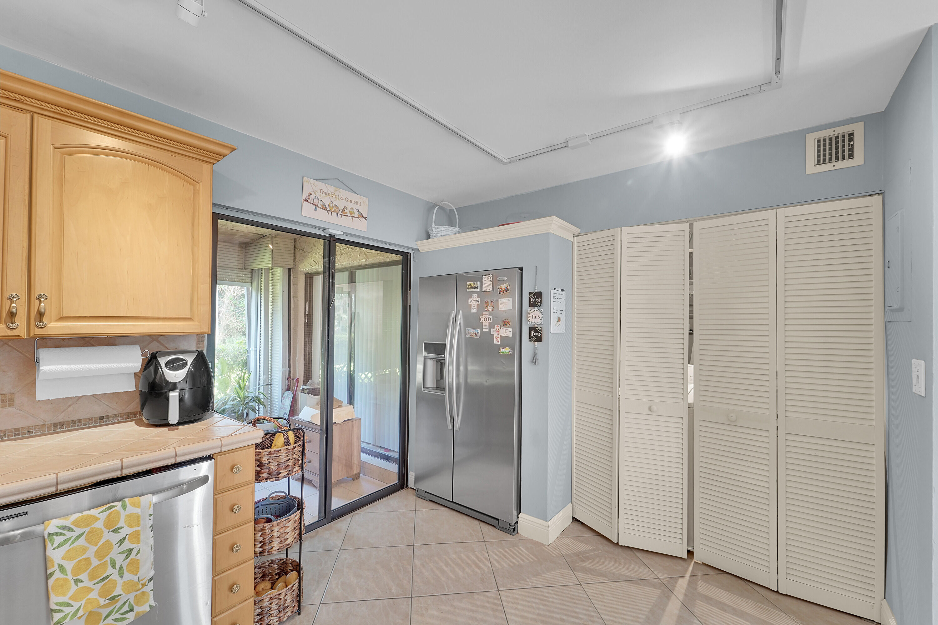 261 Wimbledon Lake Drive Property Photo 6