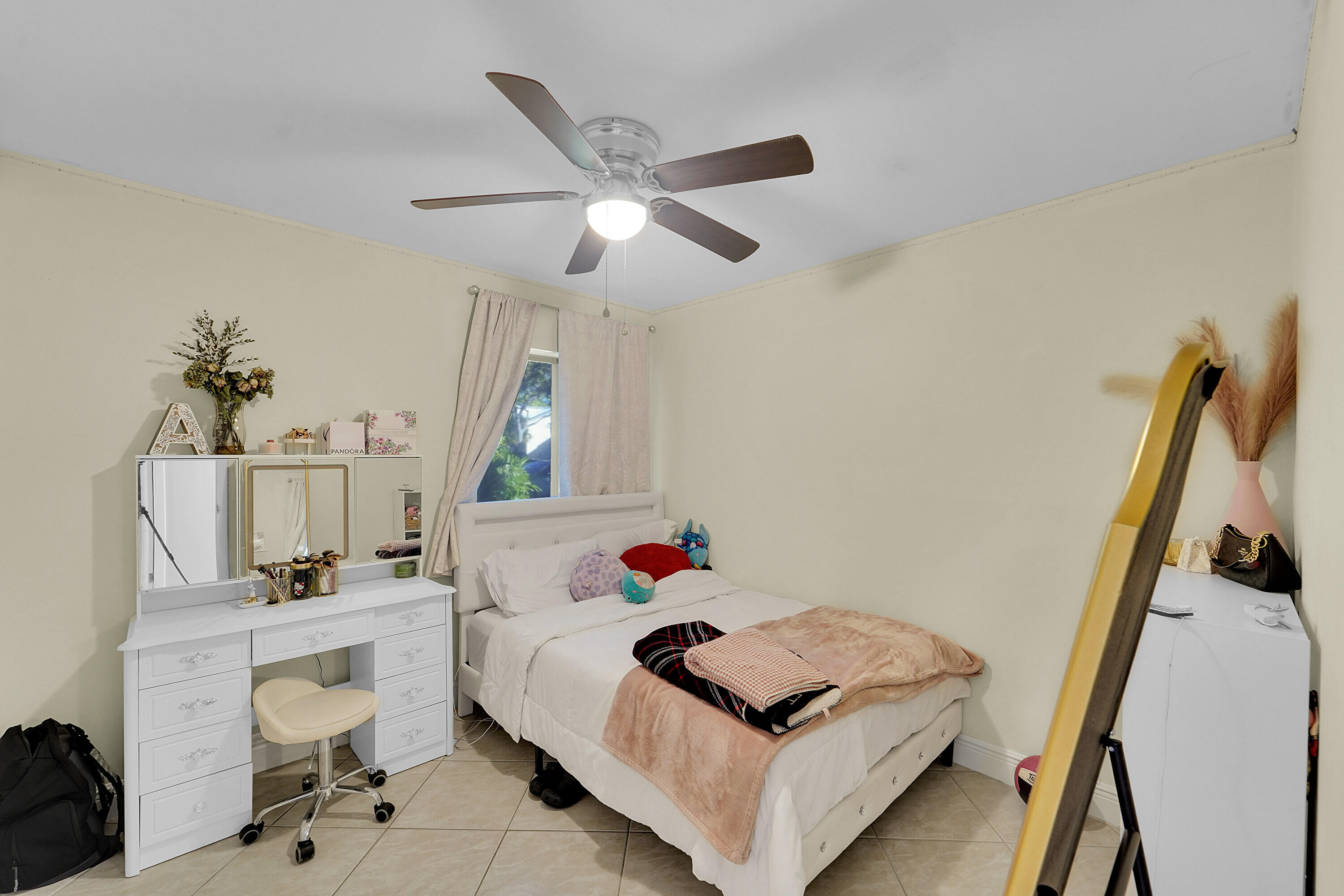 261 Wimbledon Lake Drive Property Photo 11