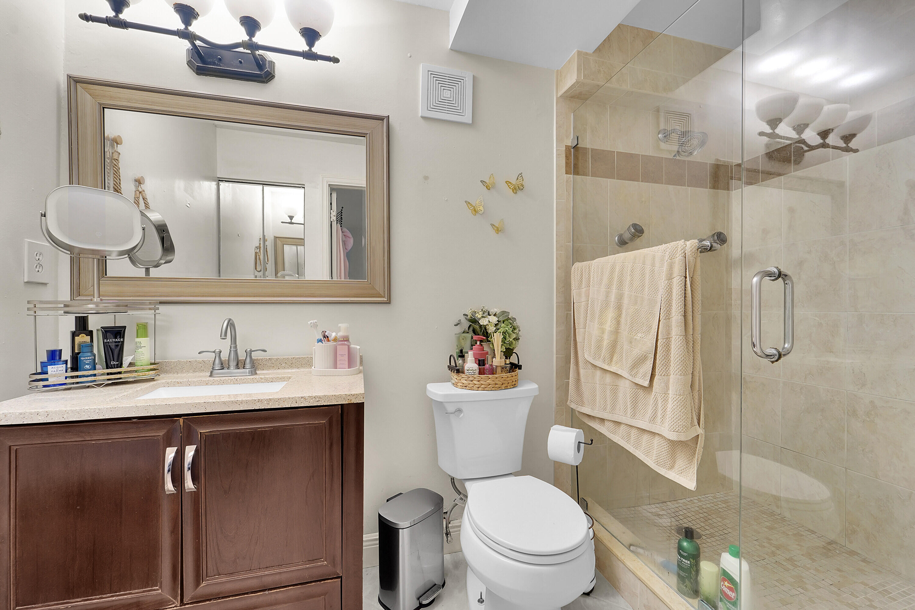 261 Wimbledon Lake Drive Property Photo 15