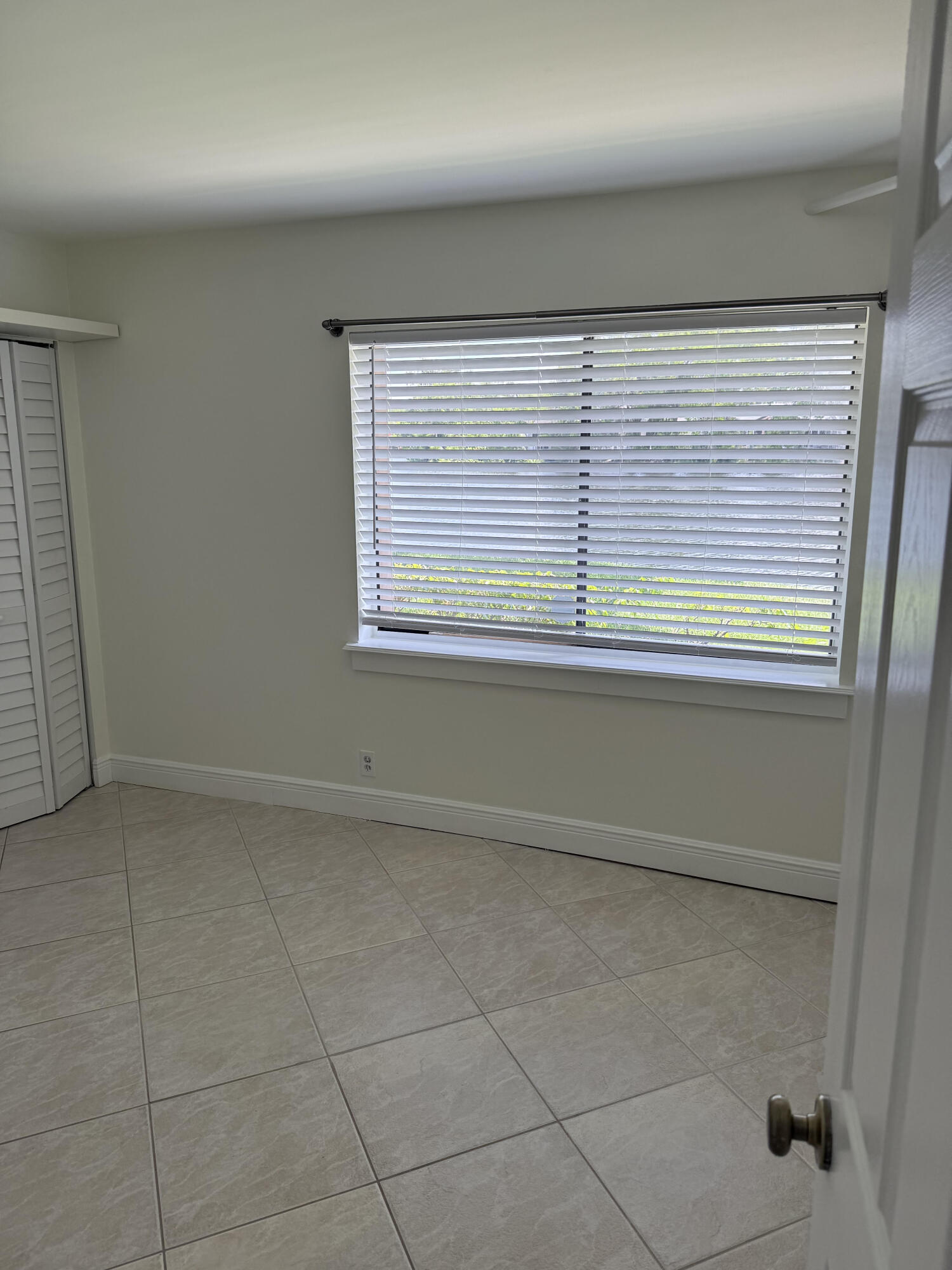 261 Wimbledon Lake Drive Property Photo 16