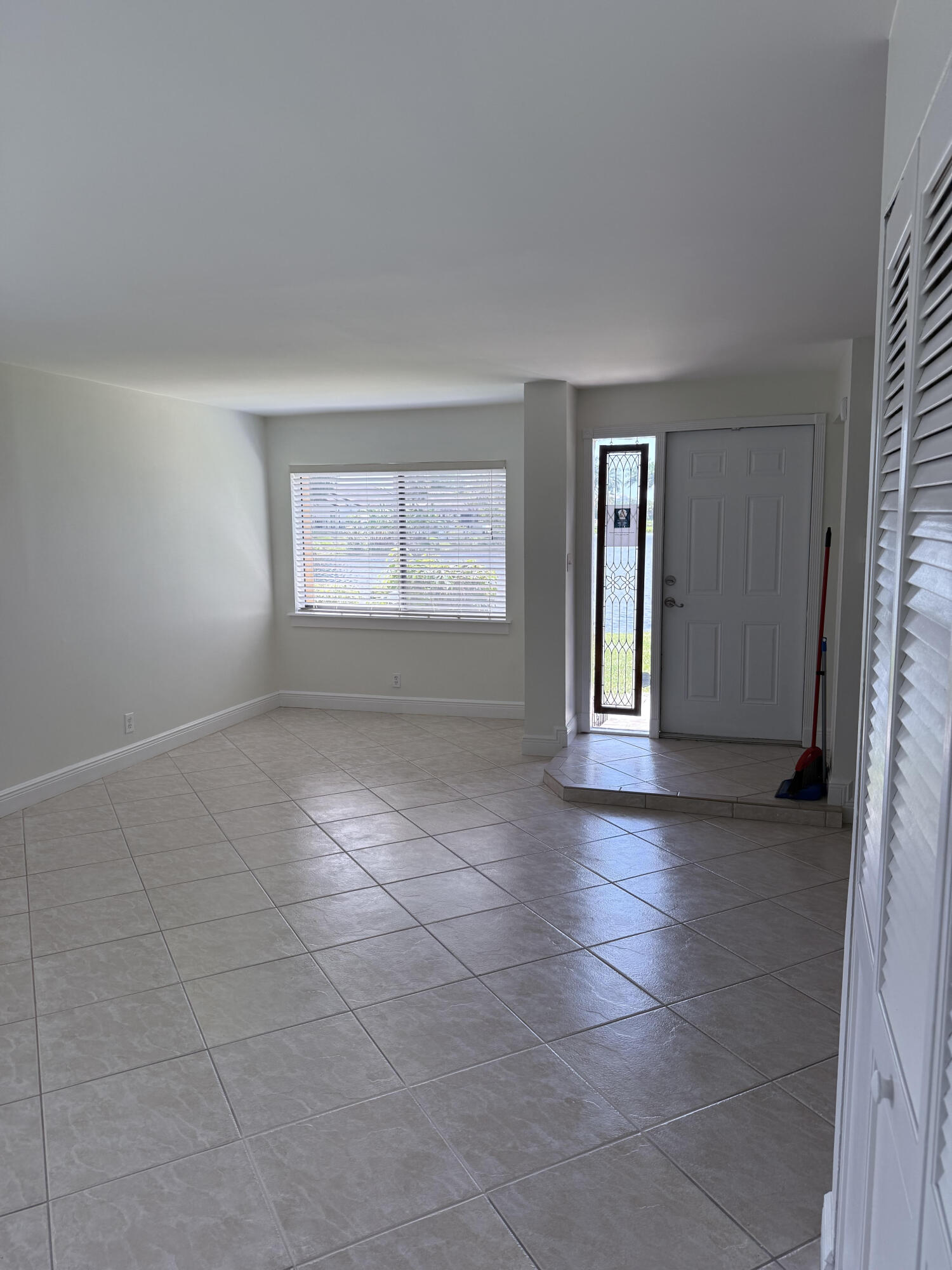 261 Wimbledon Lake Drive Property Photo 17