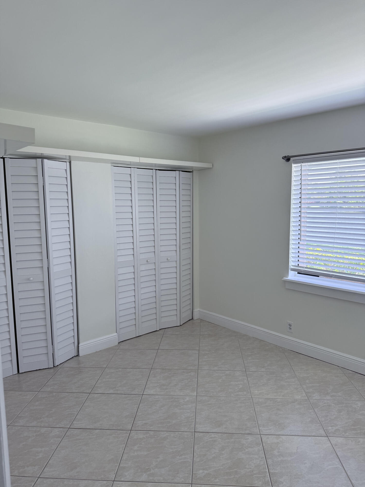 261 Wimbledon Lake Drive Property Photo 18