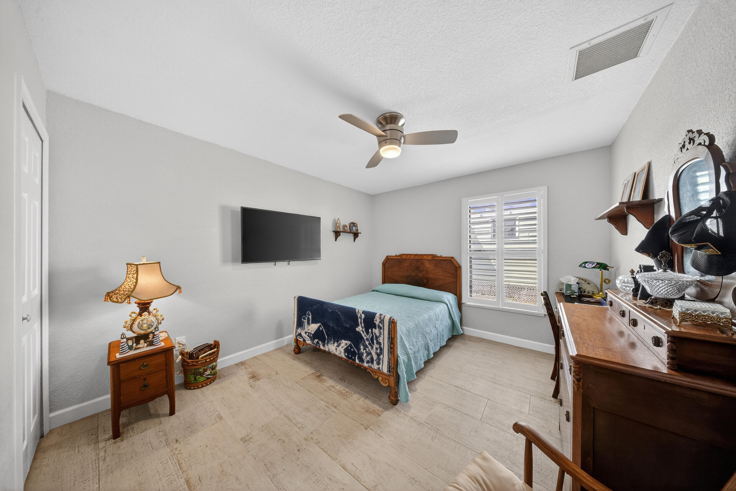 184 Mediterranean Boulevard N Property Photo 6