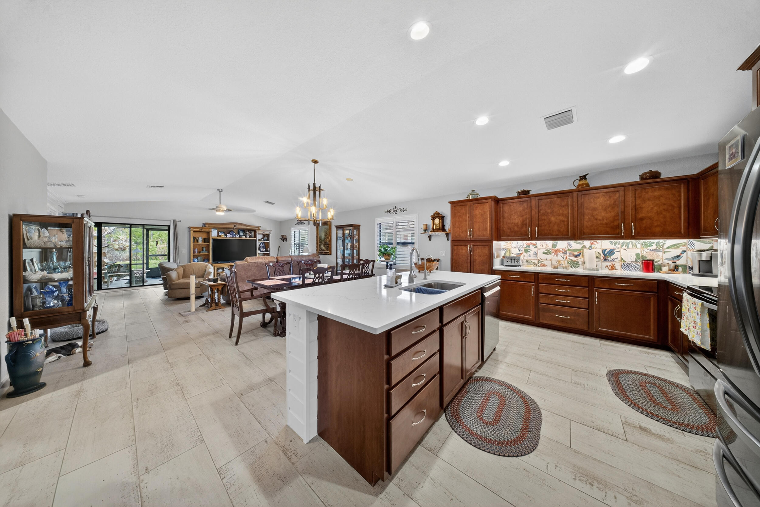 184 Mediterranean Boulevard N Property Photo 8