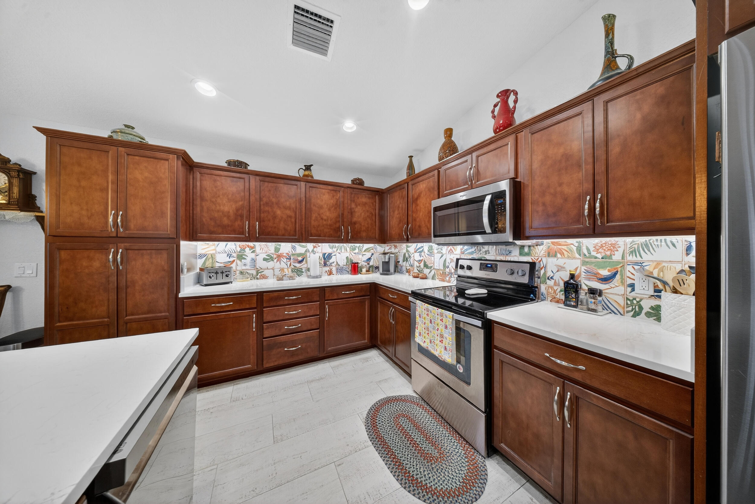 184 Mediterranean Boulevard N Property Photo 9