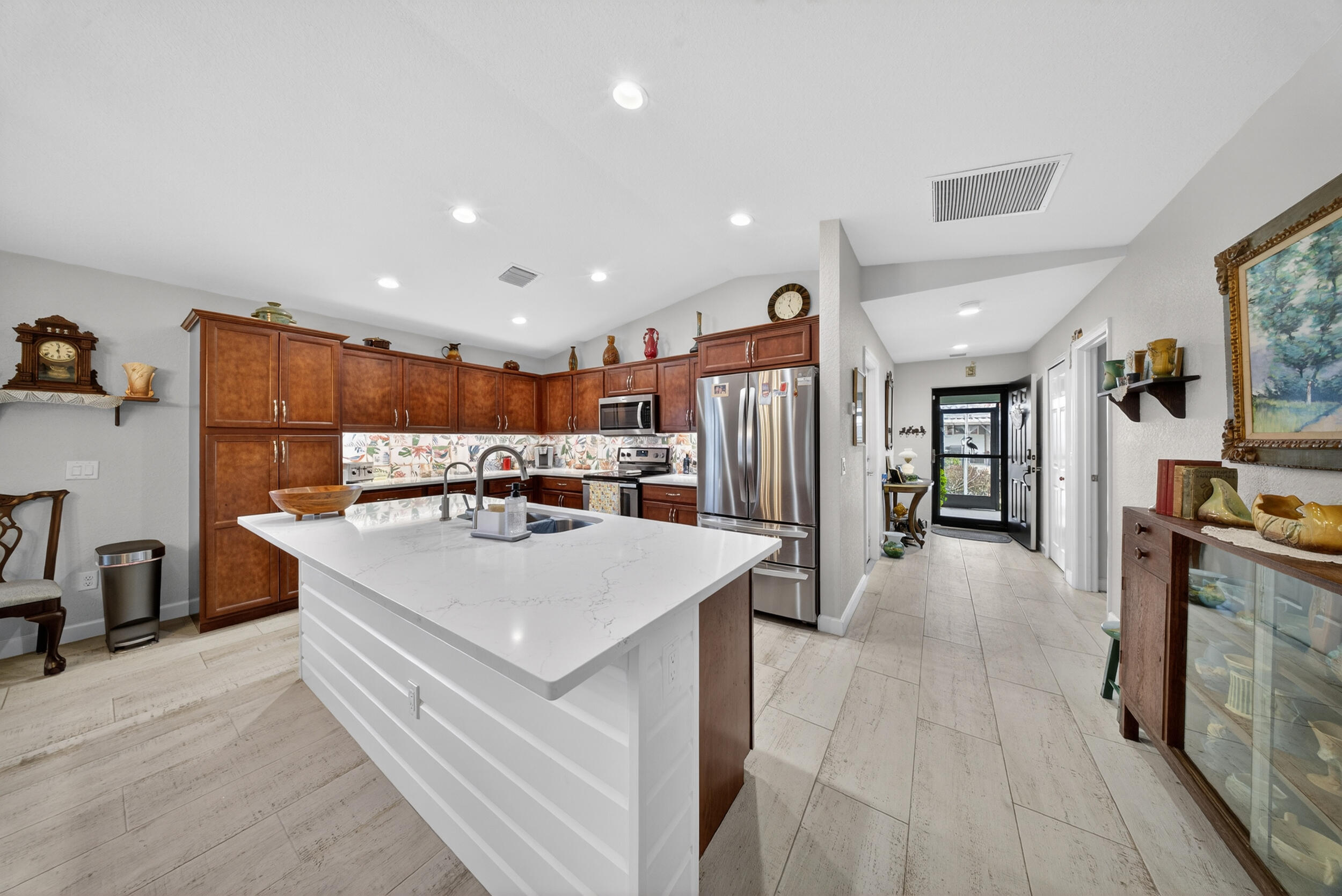 184 Mediterranean Boulevard N Property Photo 11