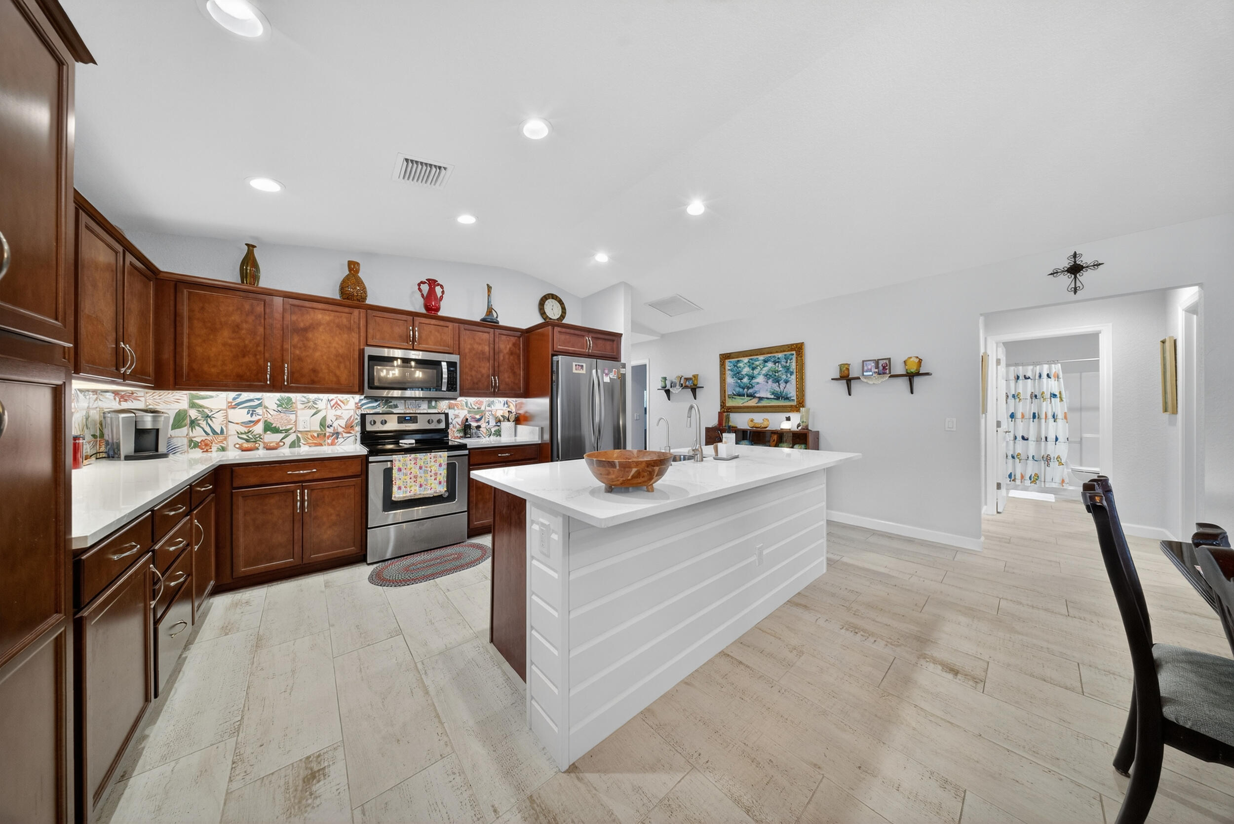 184 Mediterranean Boulevard N Property Photo 12