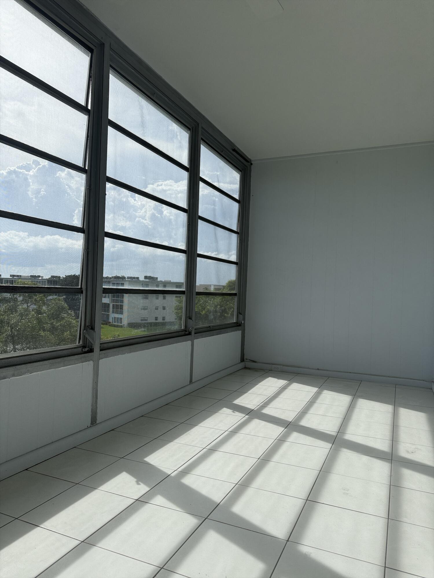4085 Cornwall E Property Photo 13