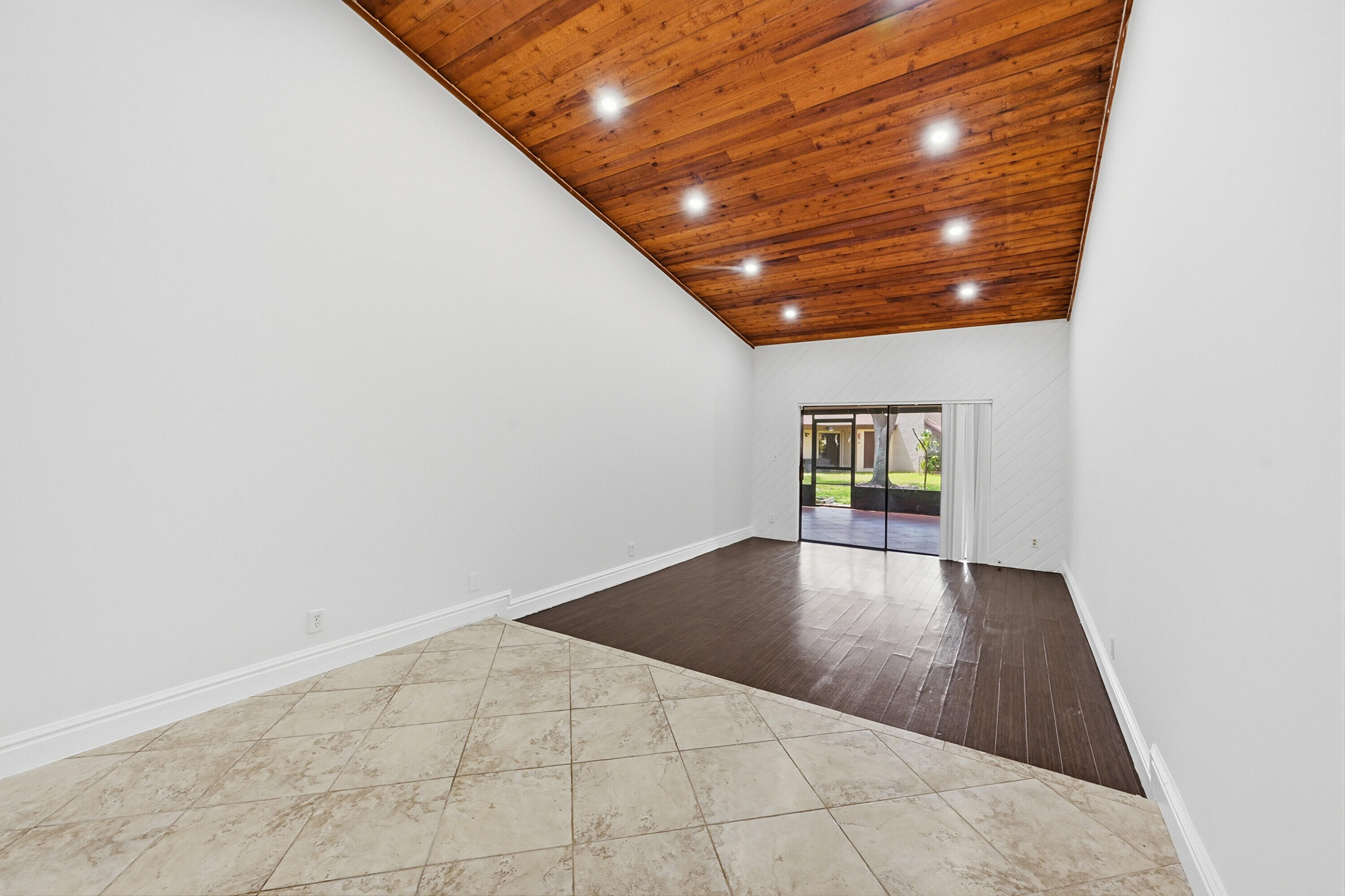 8336 Nw 37th Place Property Photo 13
