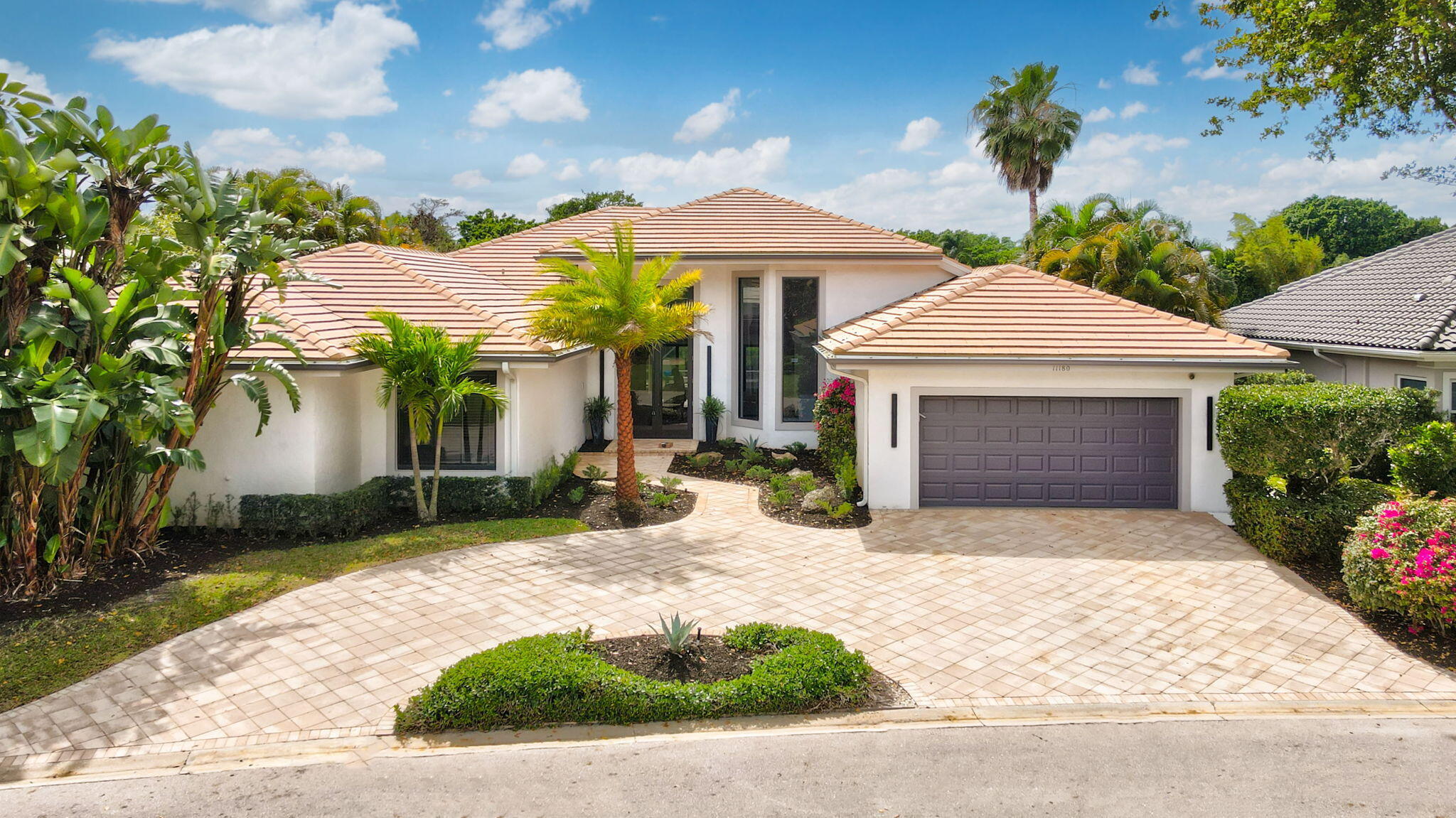 11180 Isle Brook Court Property Photo 4