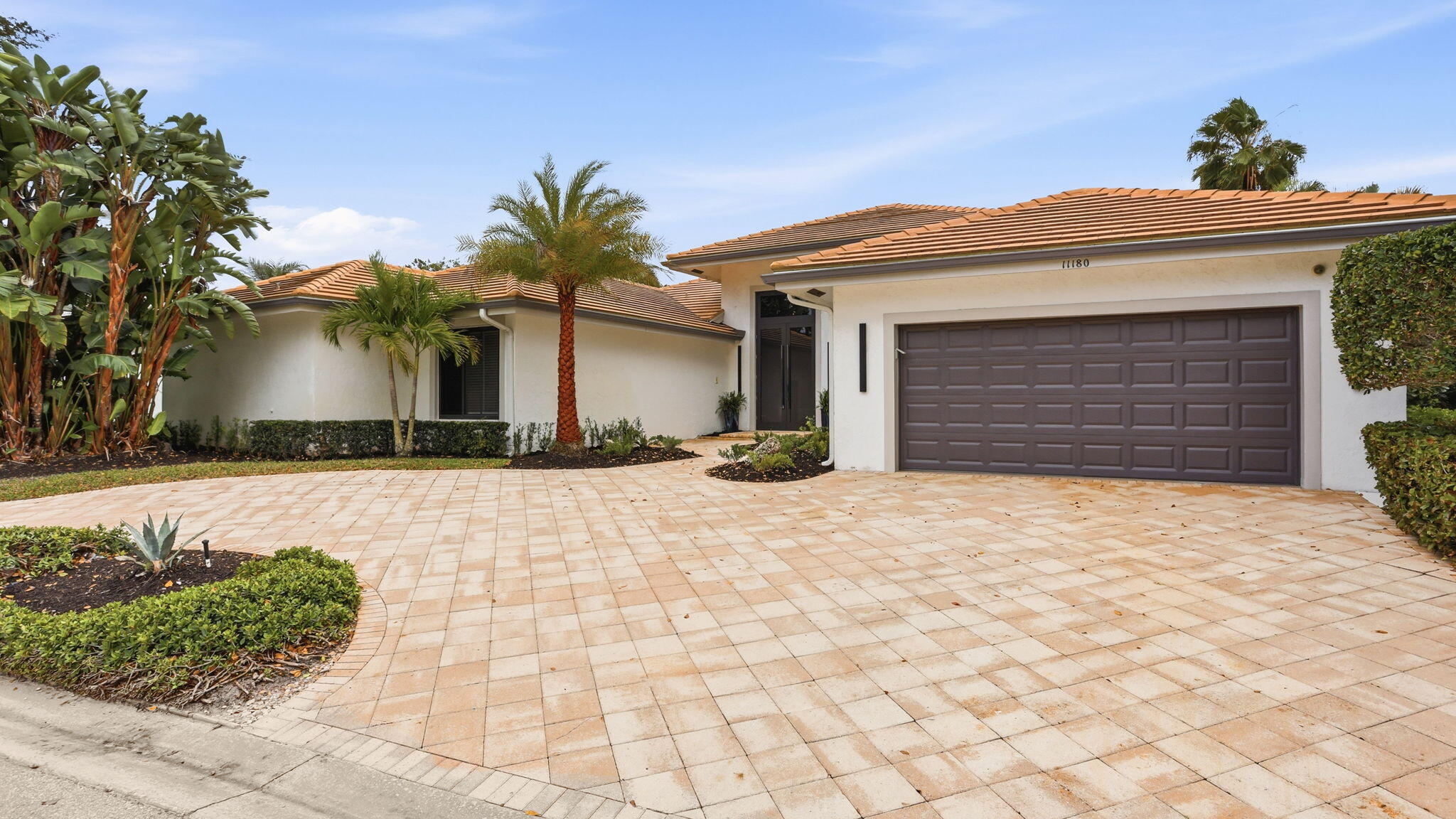 11180 Isle Brook Court Property Photo 6