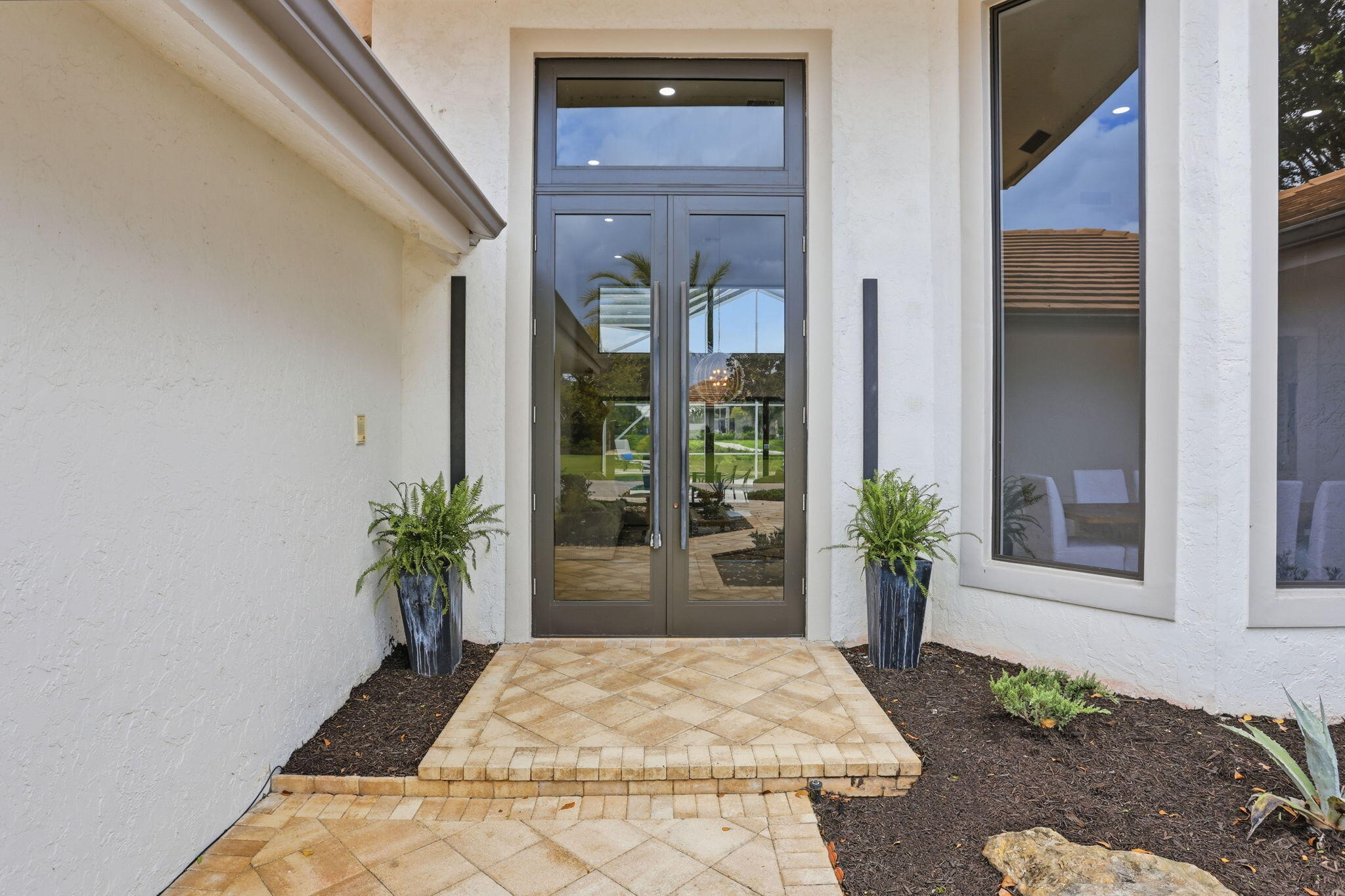 11180 Isle Brook Court Property Photo 9