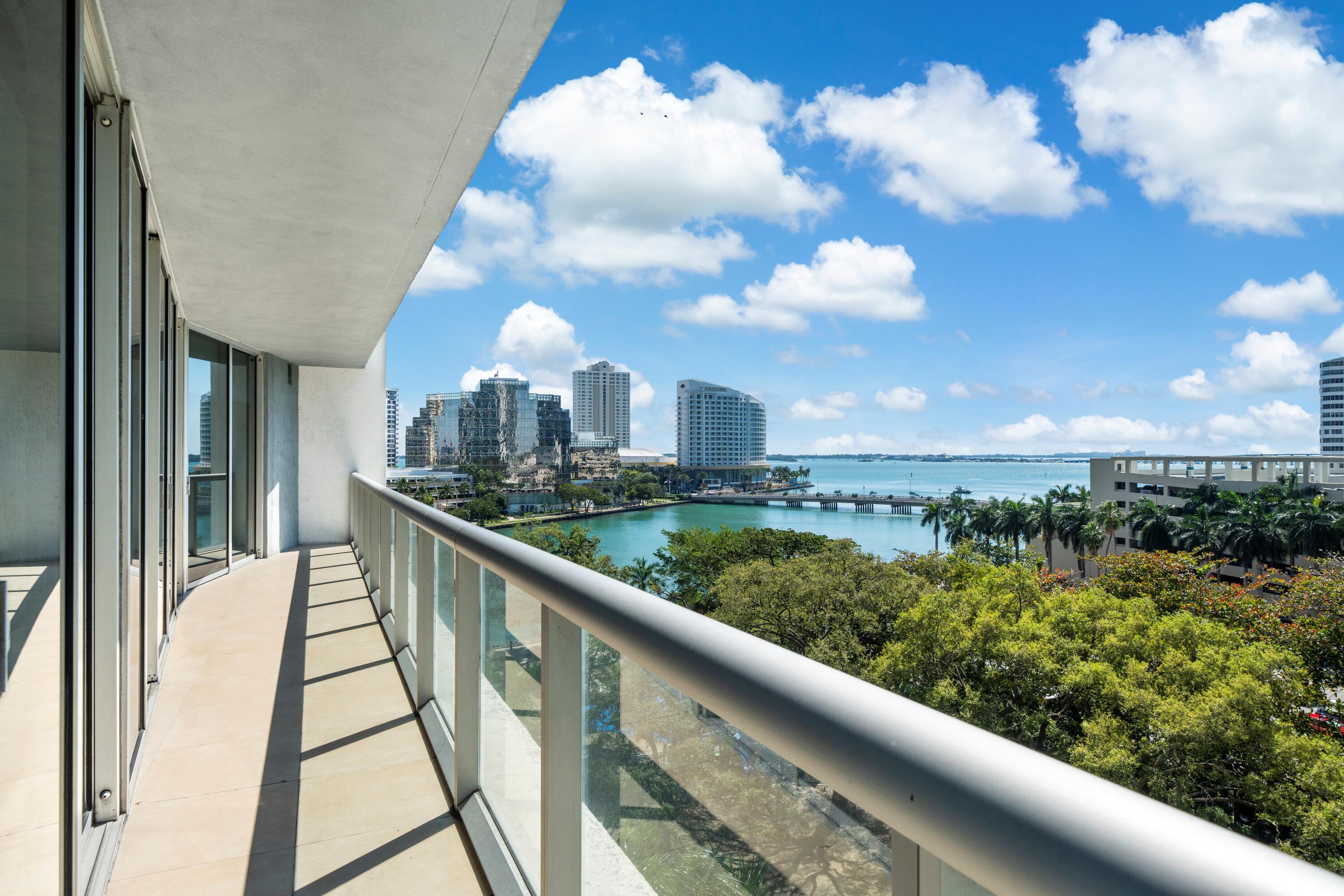 495 Brickell Avenue 811 Property Photo 1