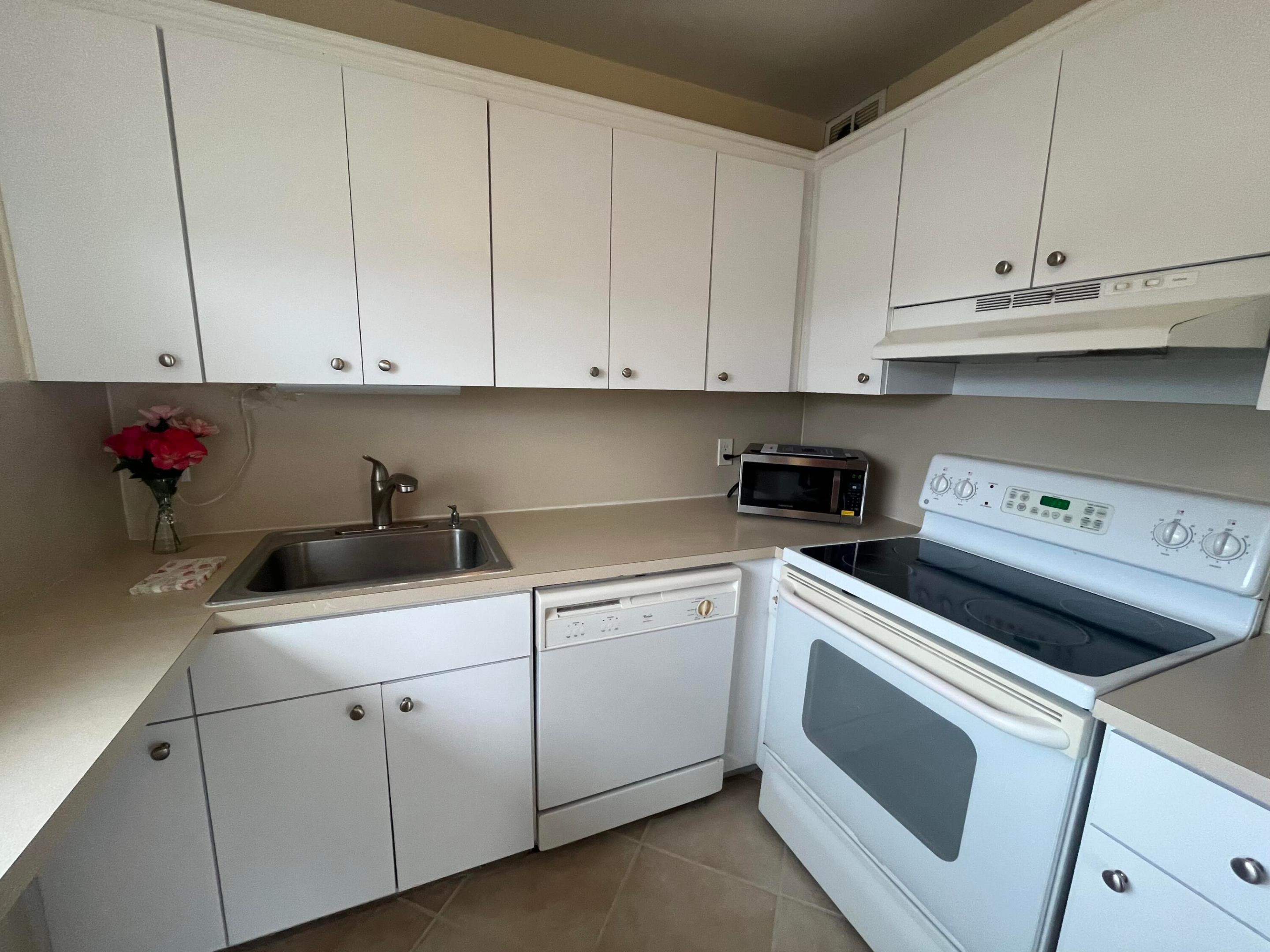 192 Monaco D Property Photo 13
