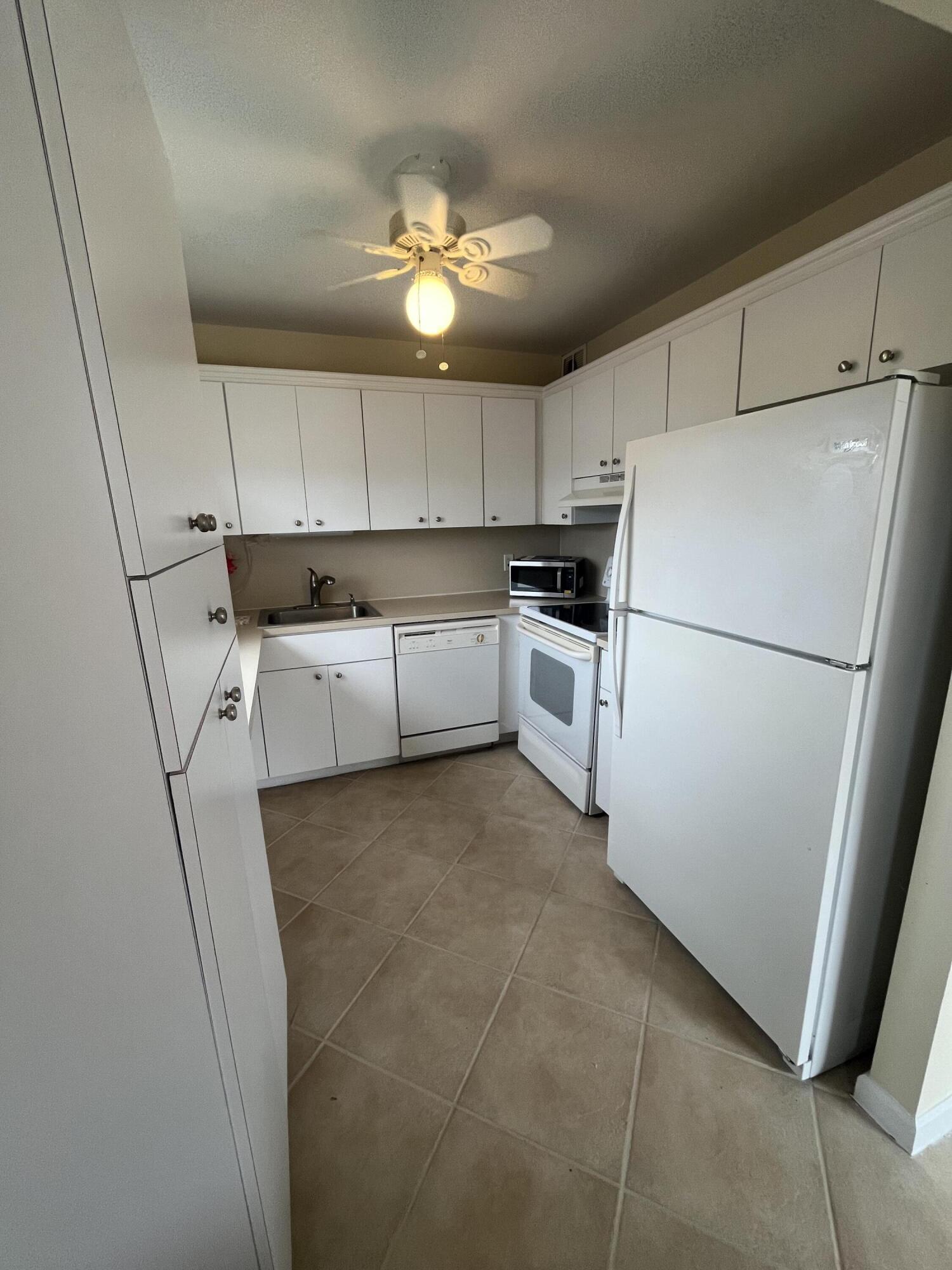 192 Monaco D Property Photo 14