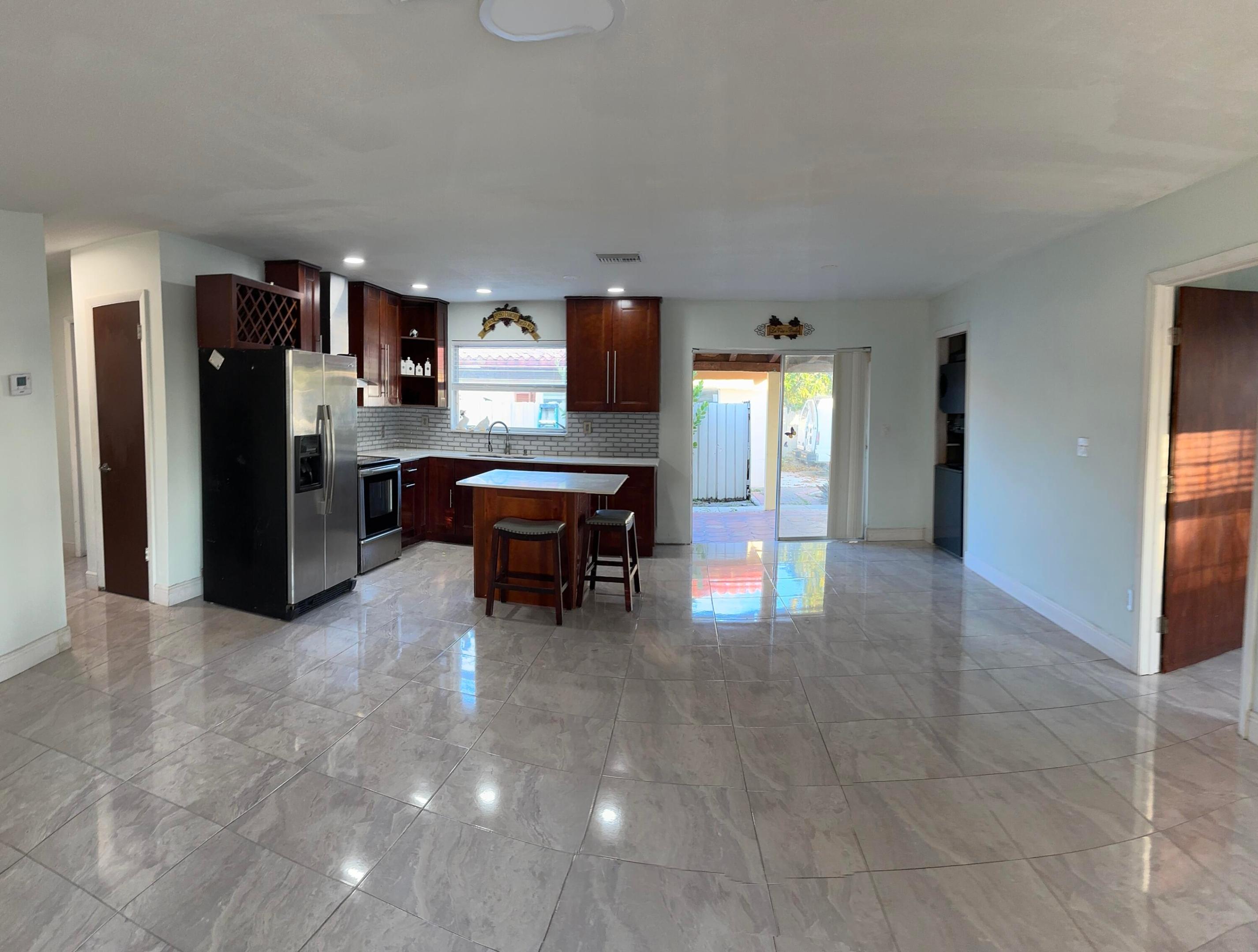 416 San Mateo Drive Property Photo 3