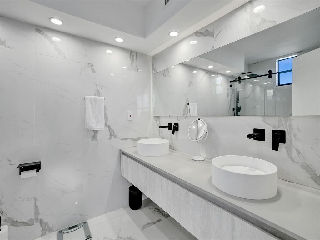 2500 Parkview Drive 1112 Property Photo 32