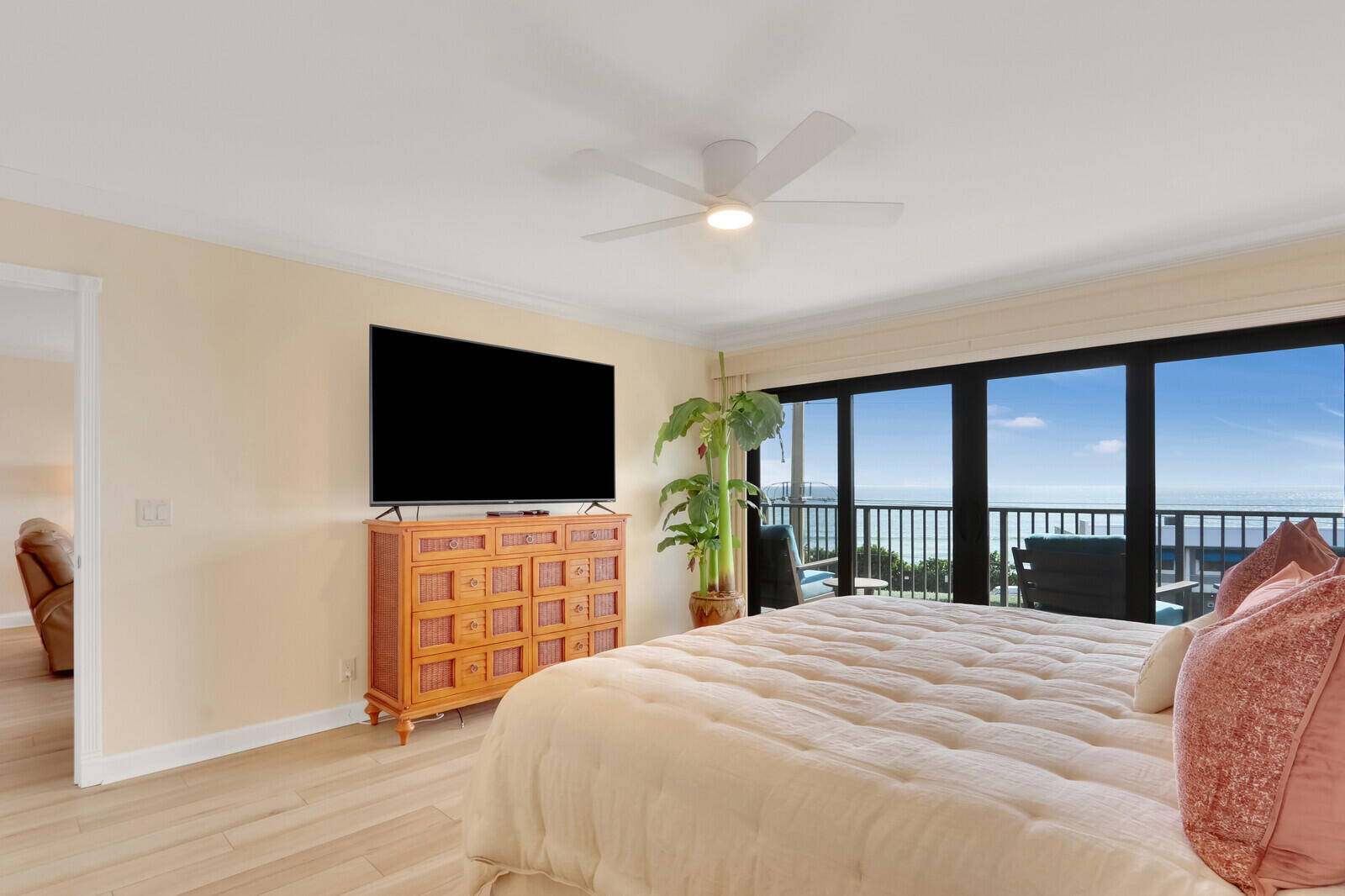 1055 Ocean Drive 403 Property Photo 12