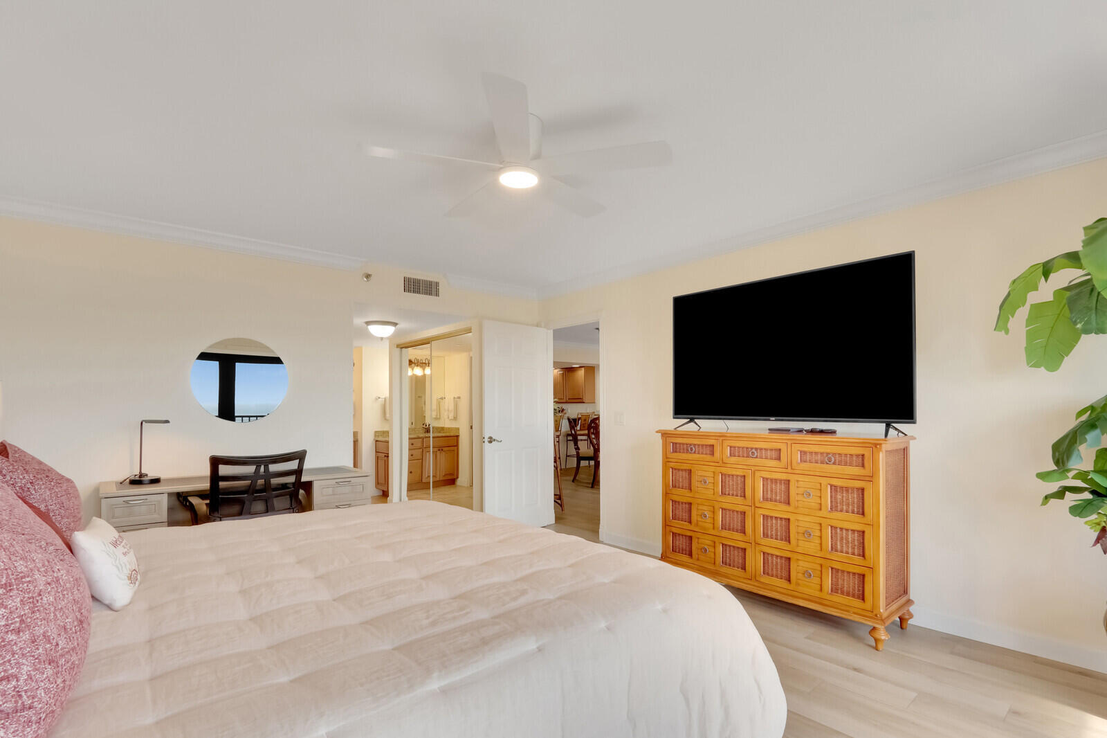 1055 Ocean Drive 403 Property Photo 14