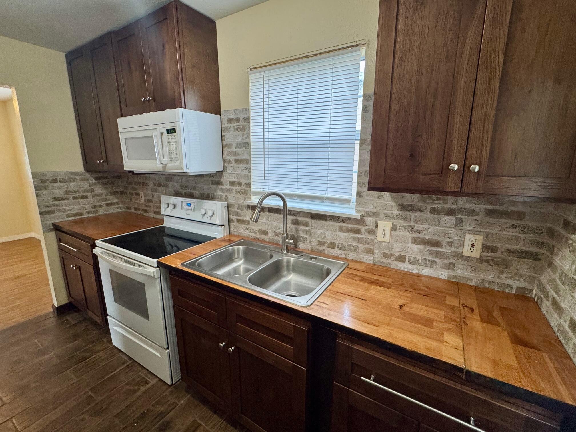 714 S Seminole Avenue Property Photo 2