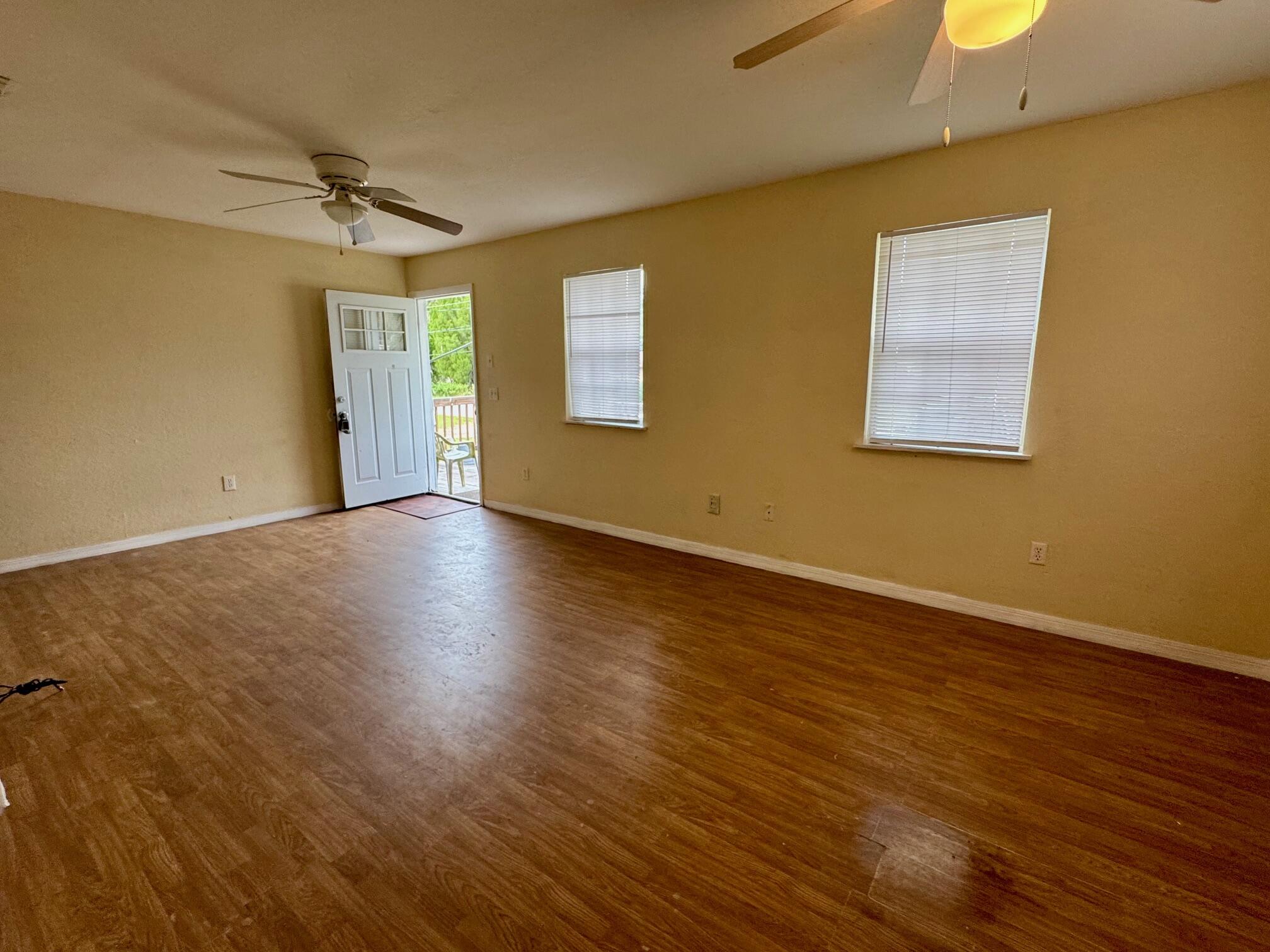 714 S Seminole Avenue Property Photo 4