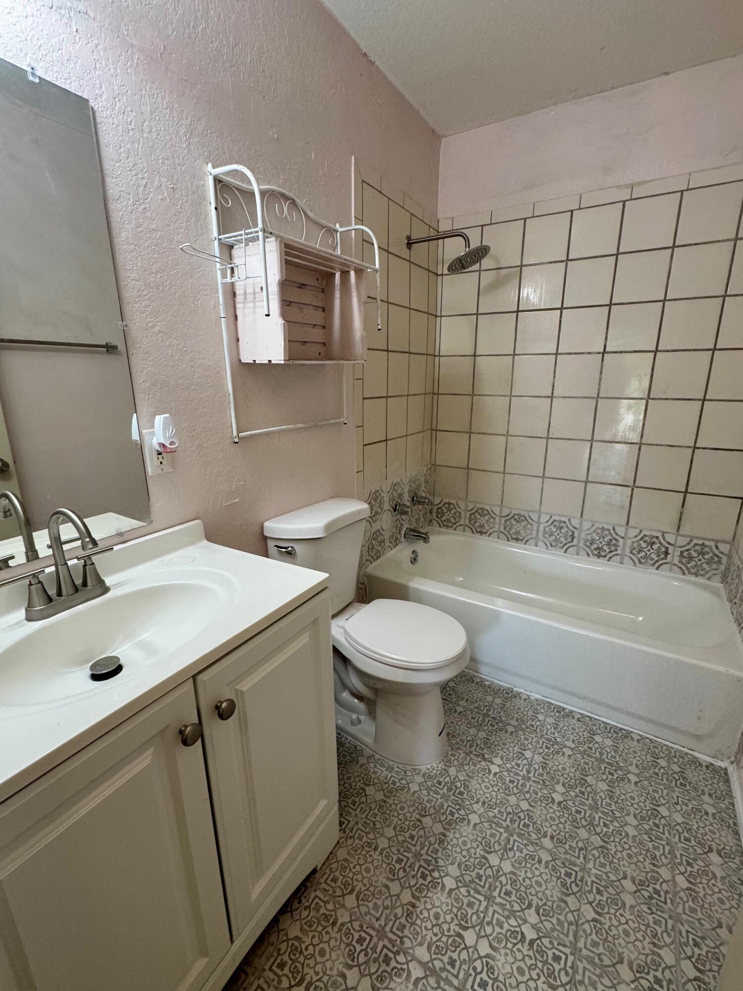 714 S Seminole Avenue Property Photo 8