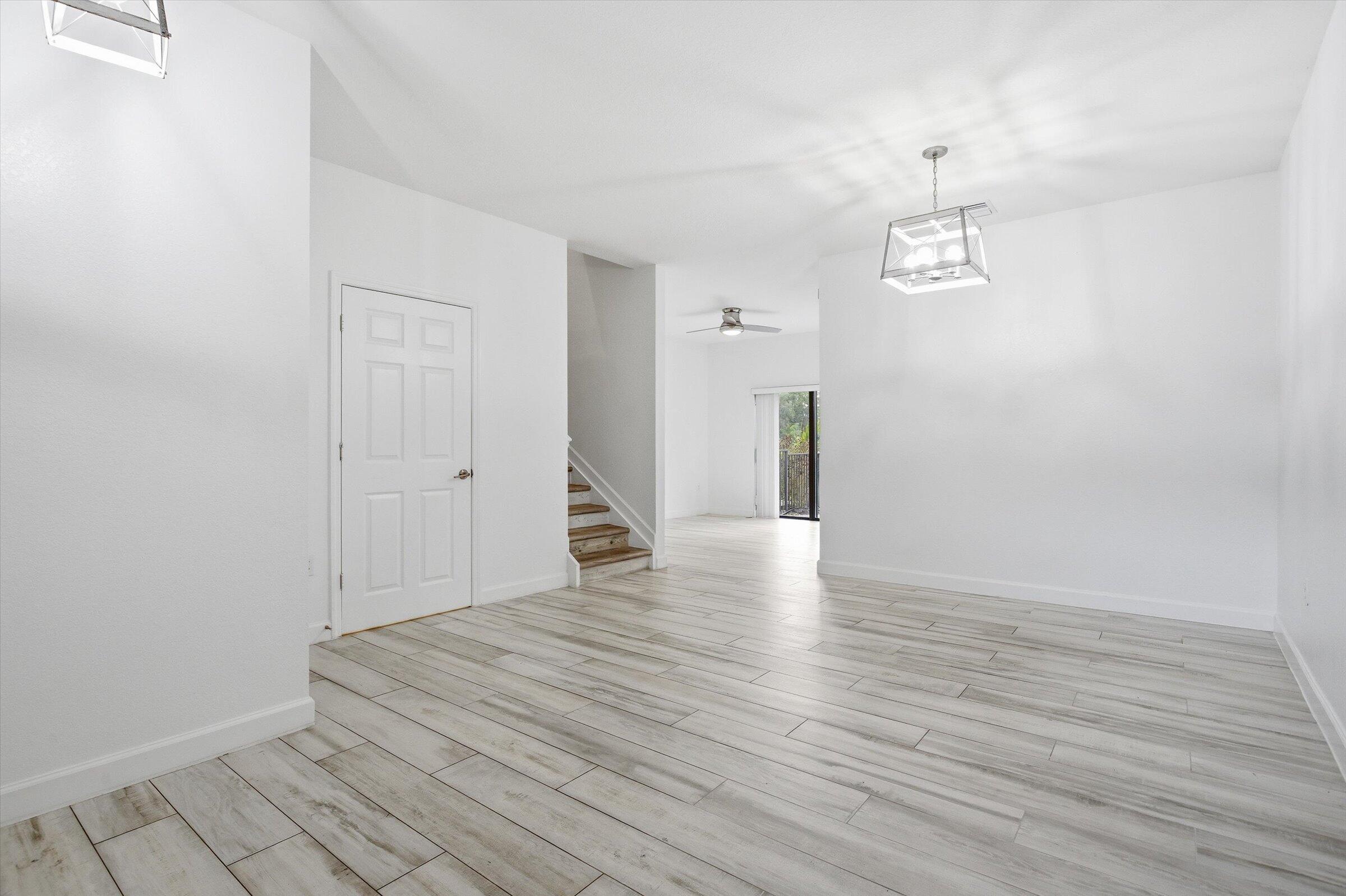 5884 Mustang Manor Property Photo 5