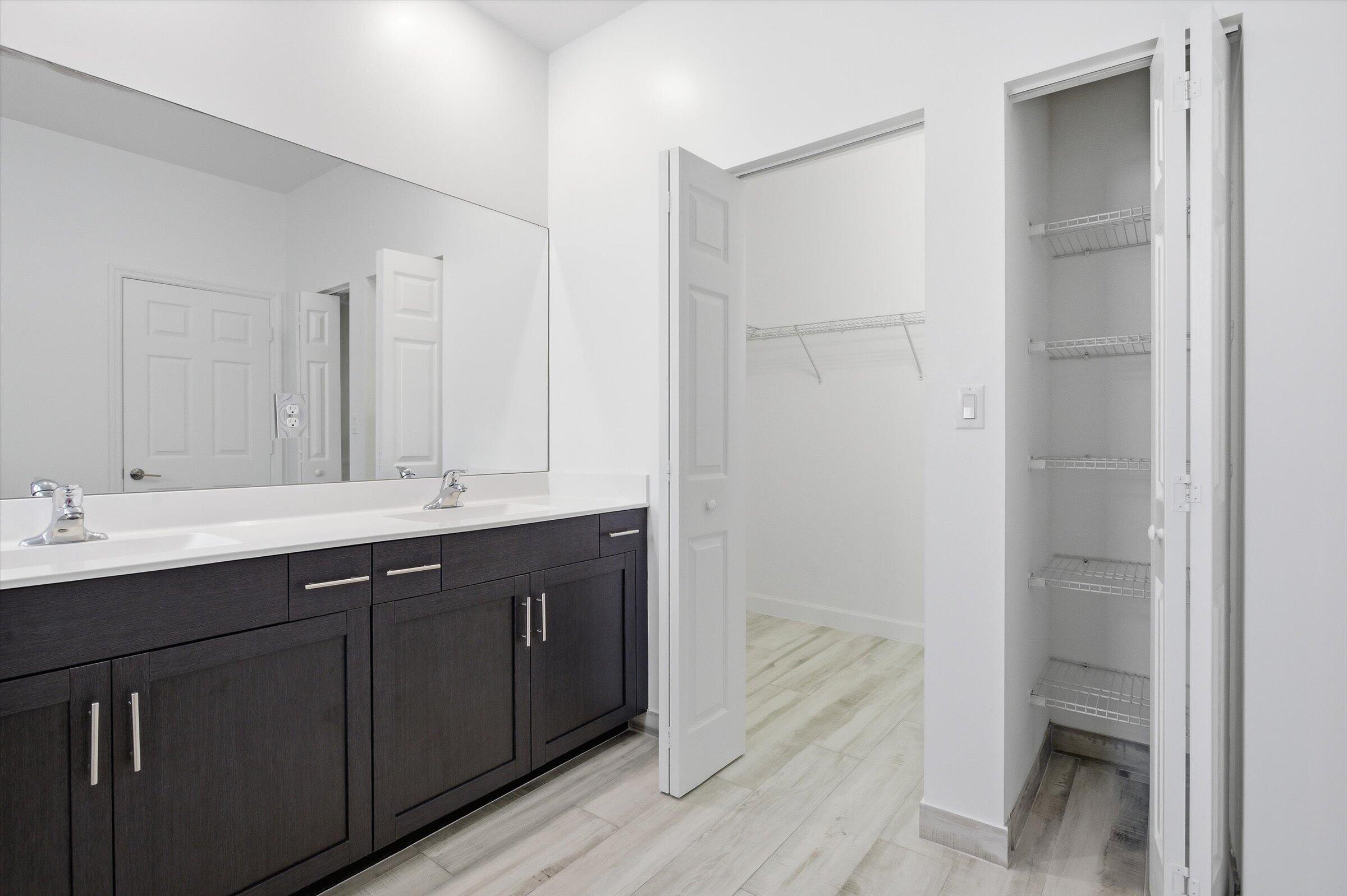 5884 Mustang Manor Property Photo 10