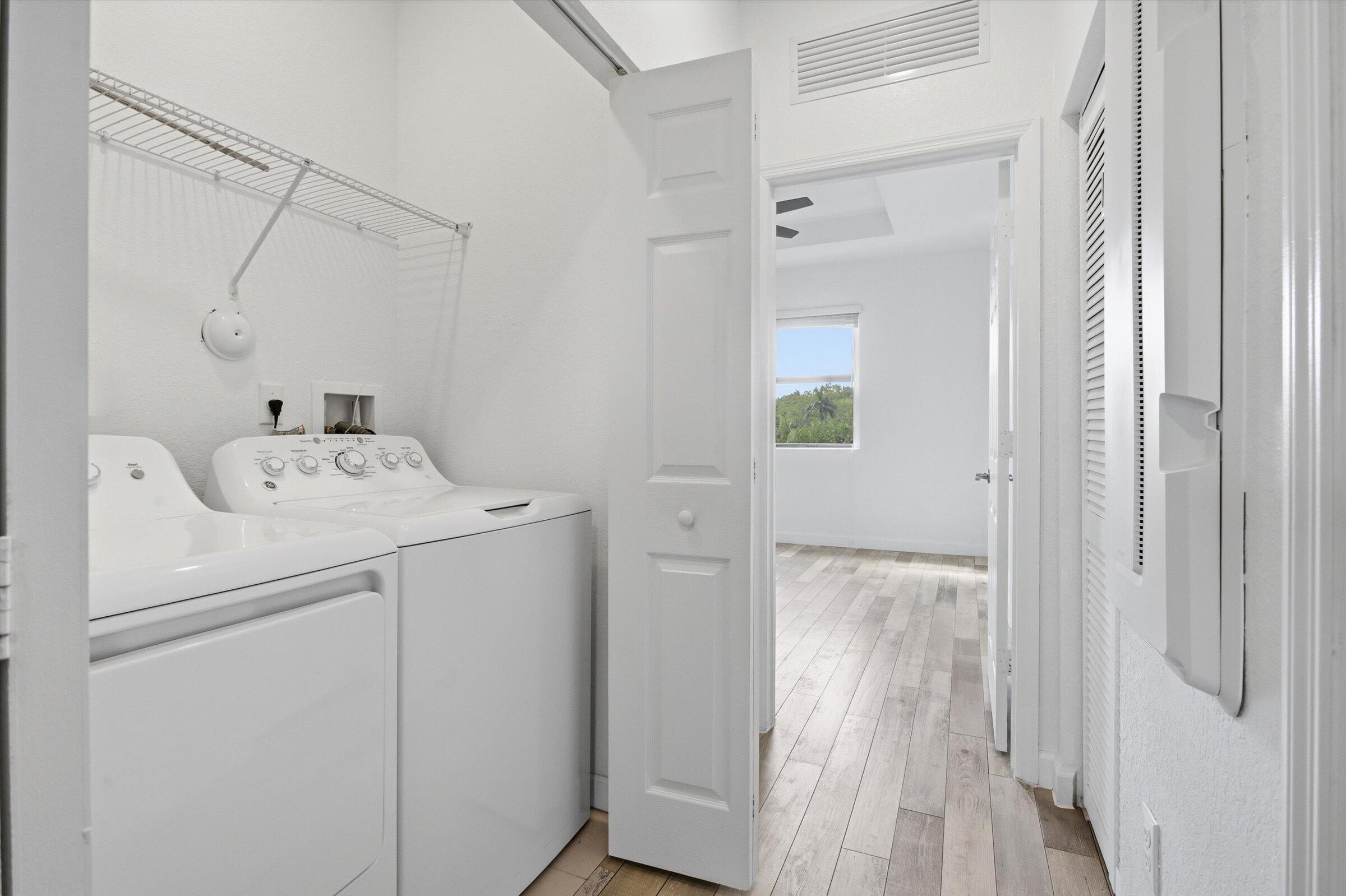 5884 Mustang Manor Property Photo 14