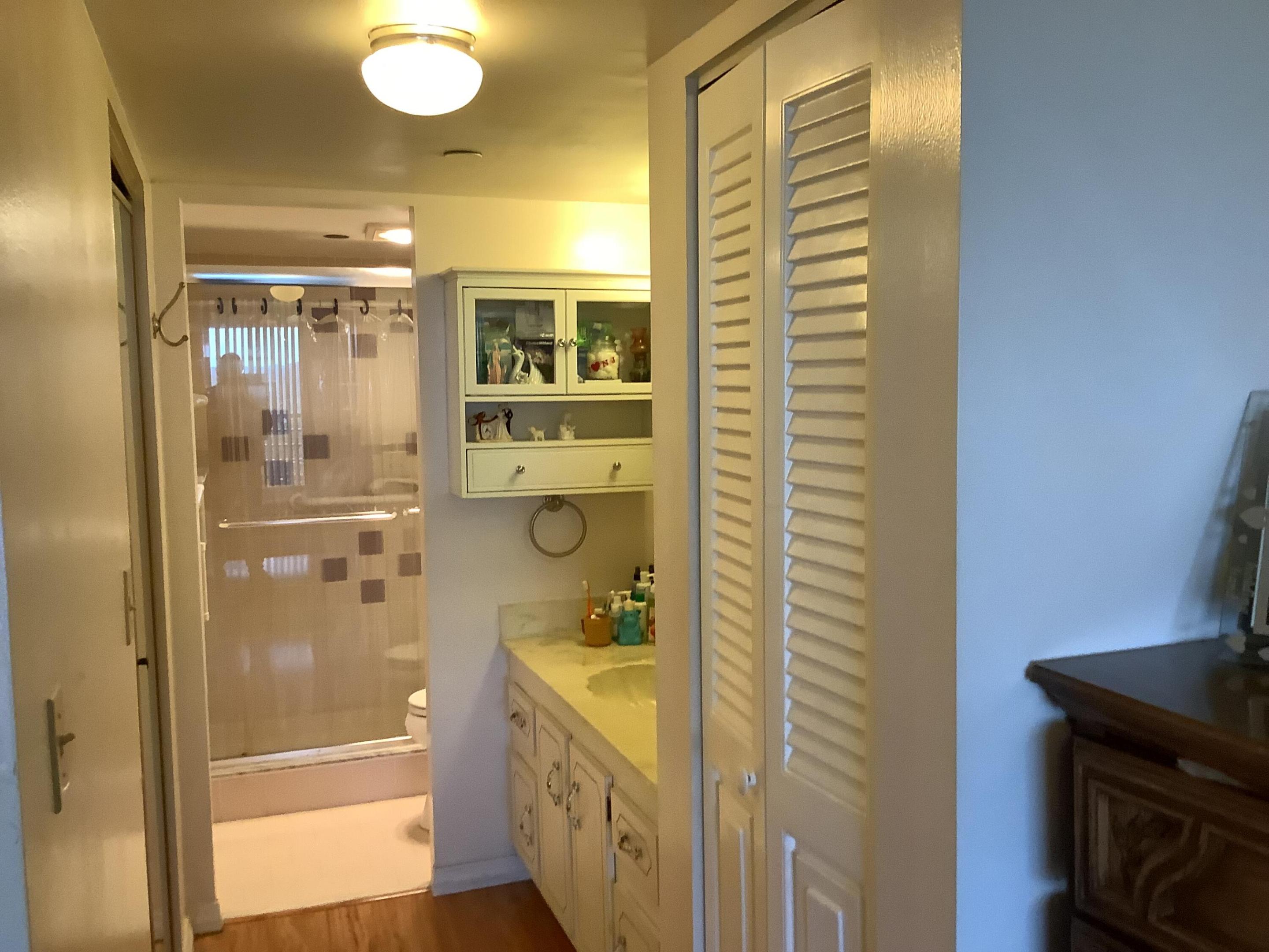 1300 Saint Charles Place Unit Ph13 Property Photo 24
