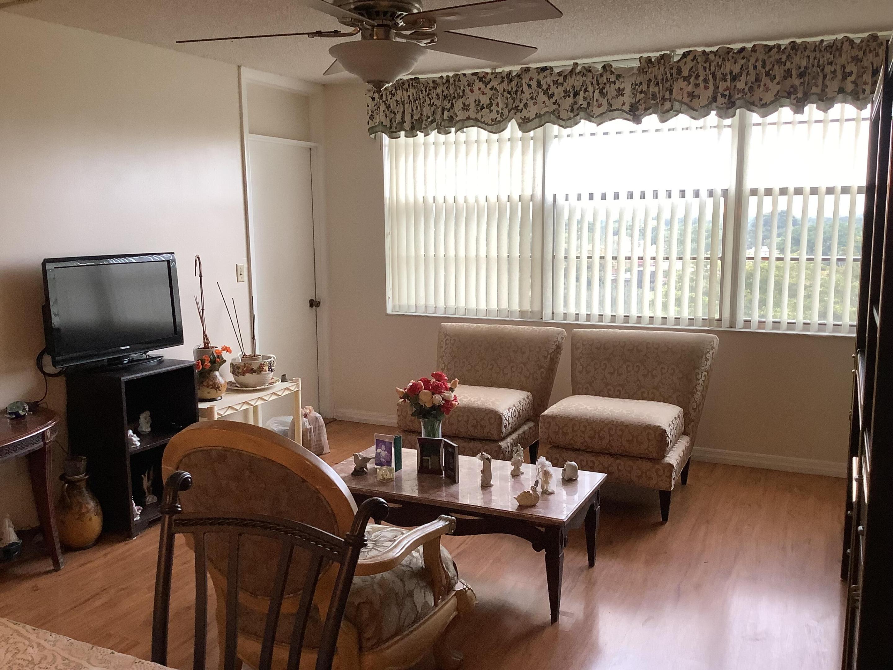 1300 Saint Charles Place Unit Ph13 Property Photo 36