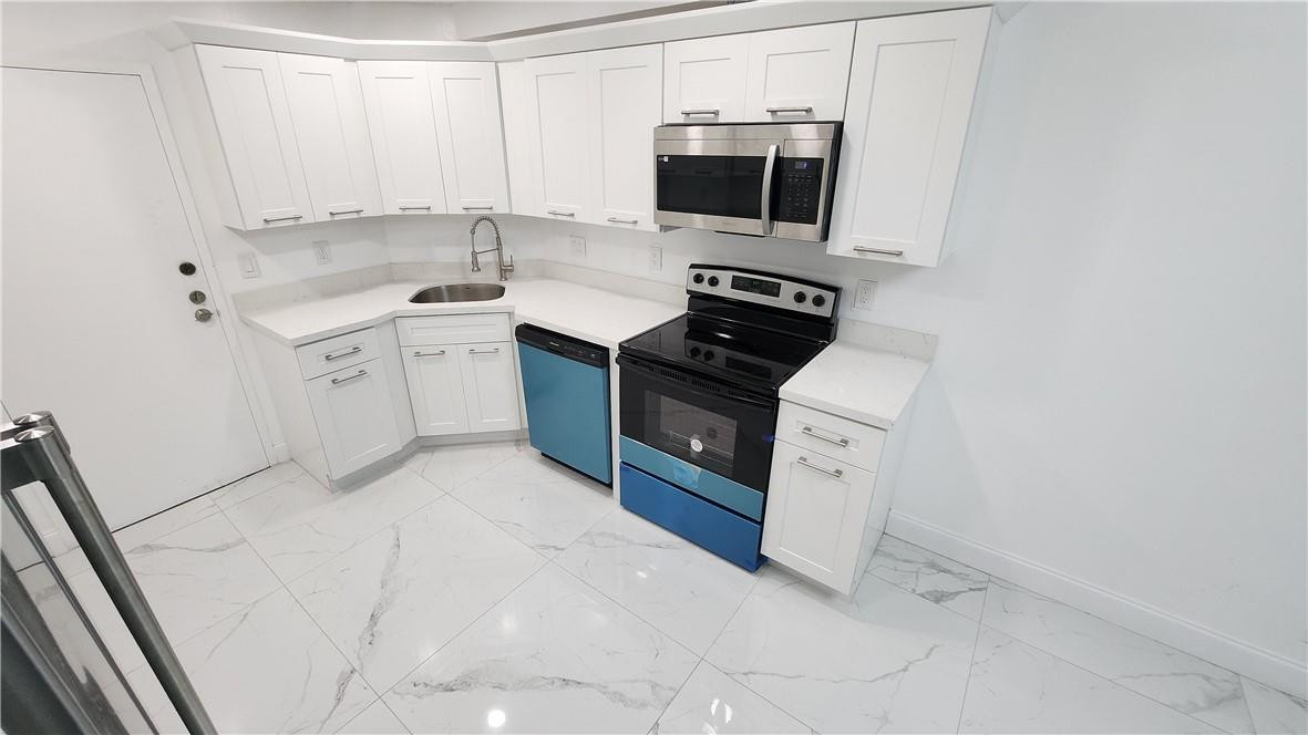 3301 Spanish Moss Terrace 202 Property Photo 2