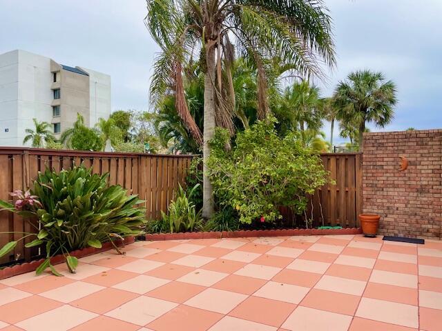 1420 Ocean Way 23c Property Photo 2