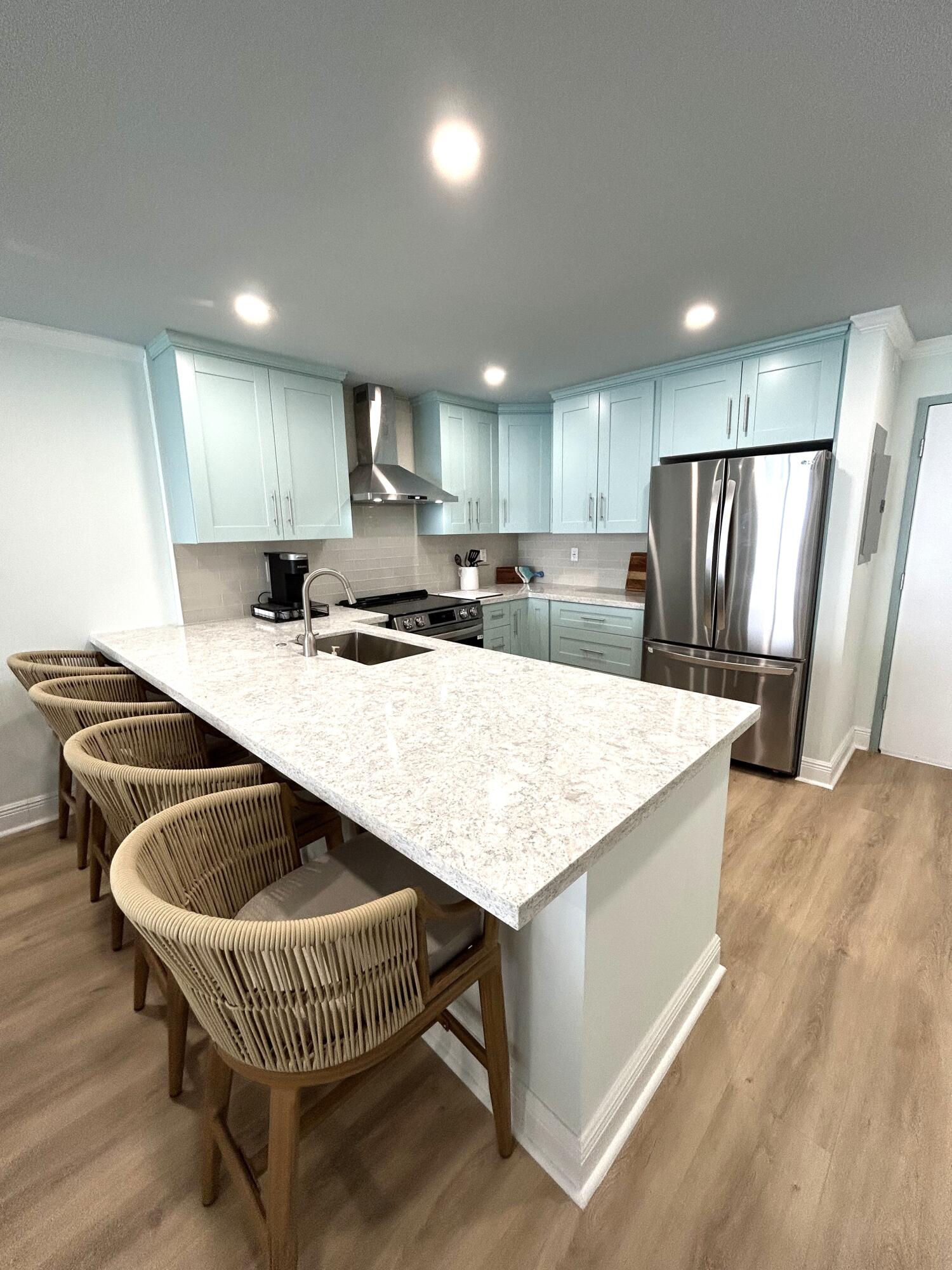 400 N Surf Road 1105 Property Photo 2